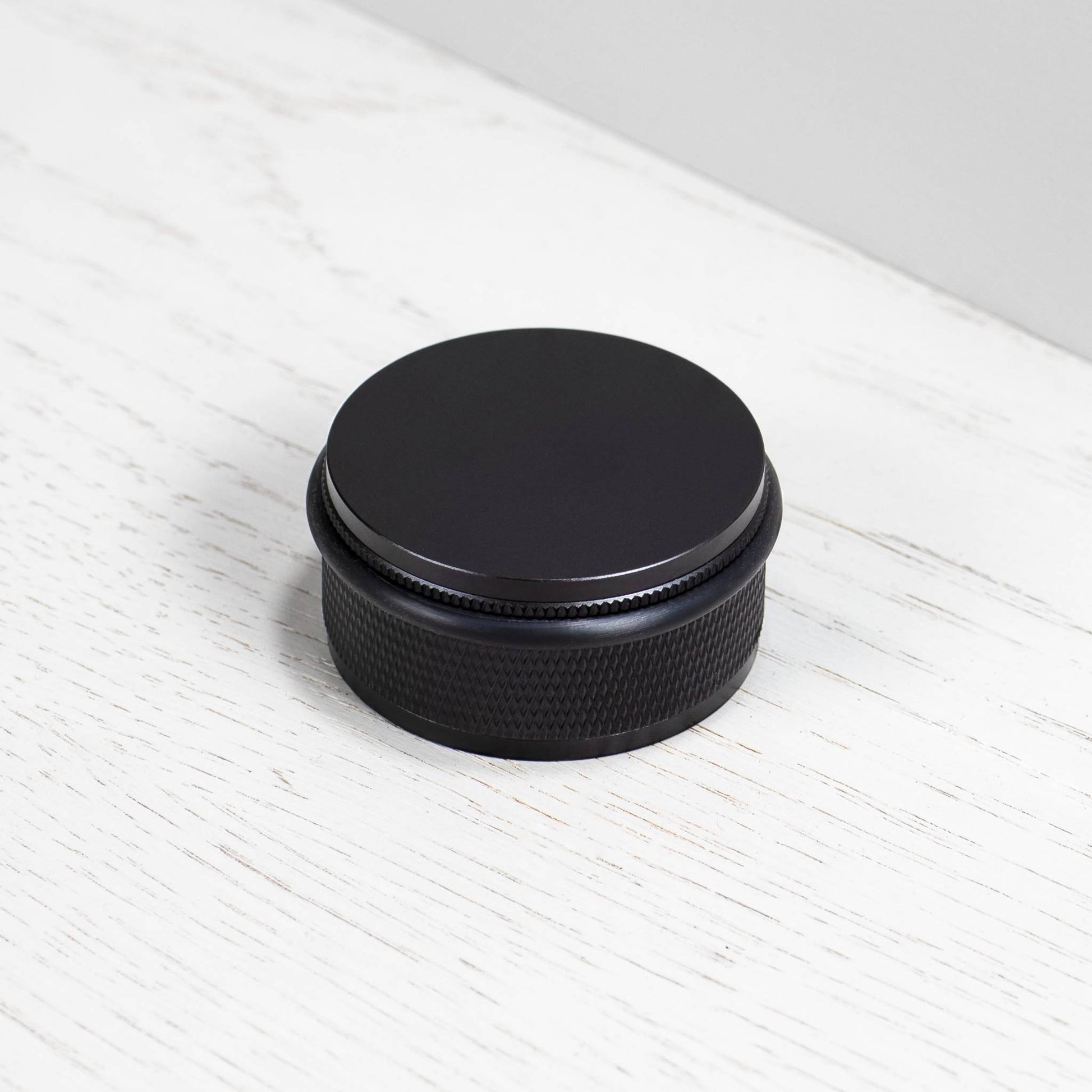 buster + punch cross | deurstopper vloermontage | black