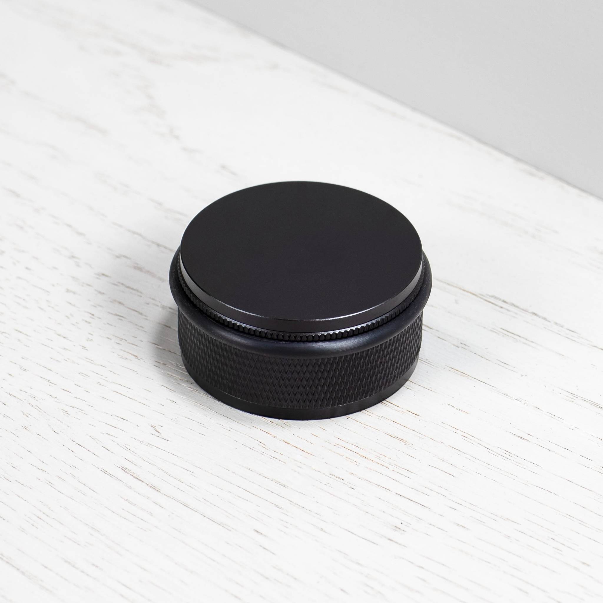 buster + punch cross | deurstopper vloermontage | black