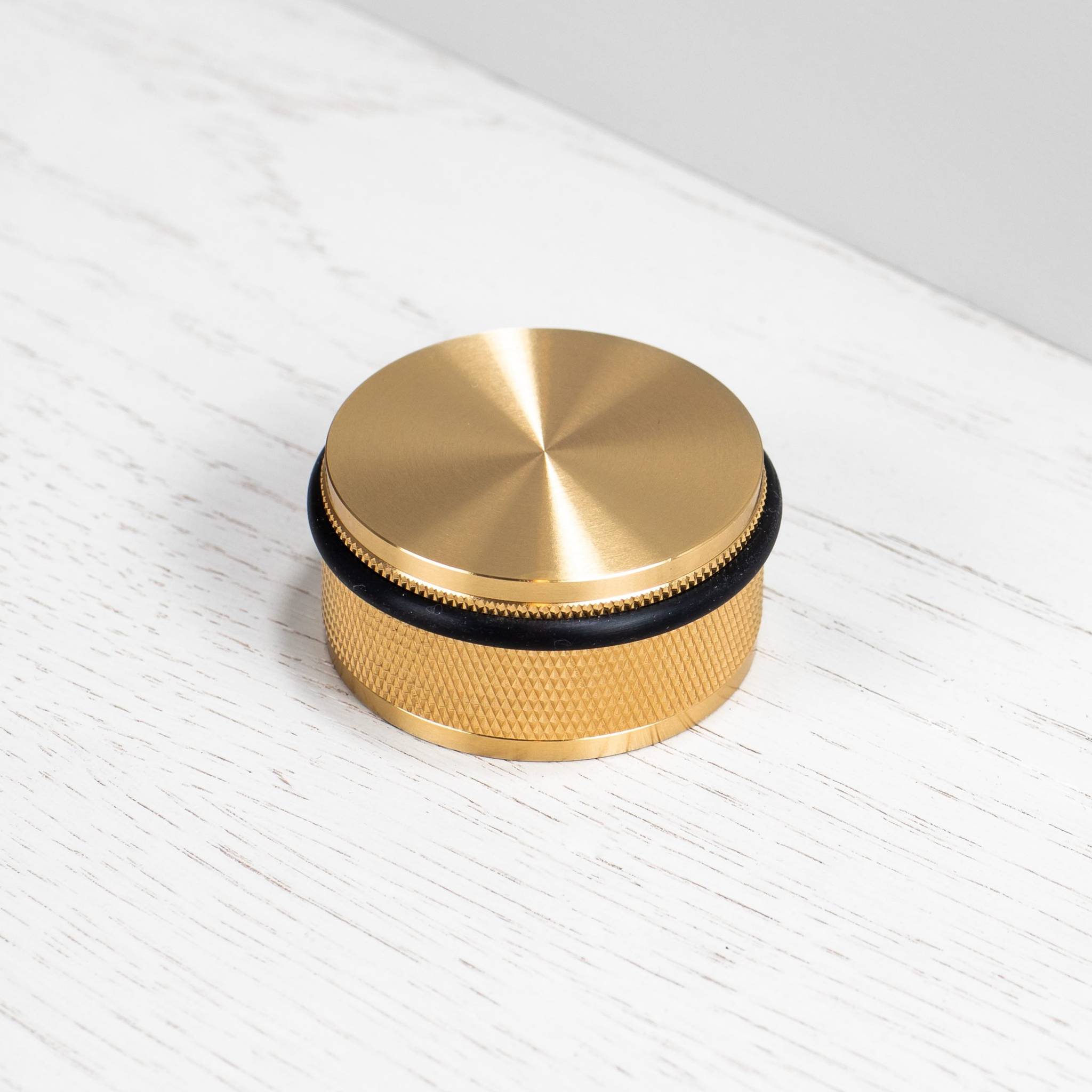 buster + punch cross | deurstopper vloermontage | goud