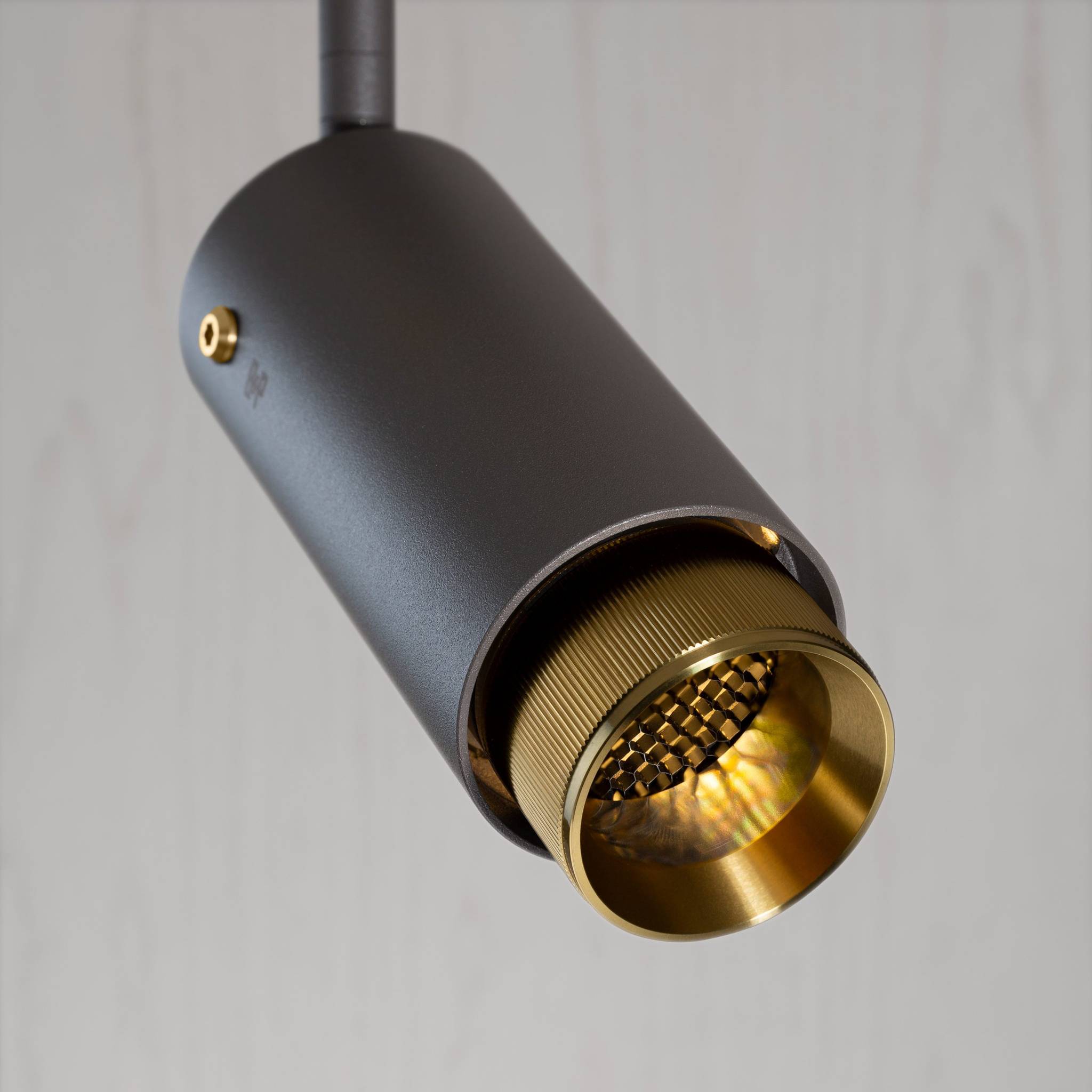 Buster + Punch Exhaust Graphite | Track Linear | Goud - zijaanzicht