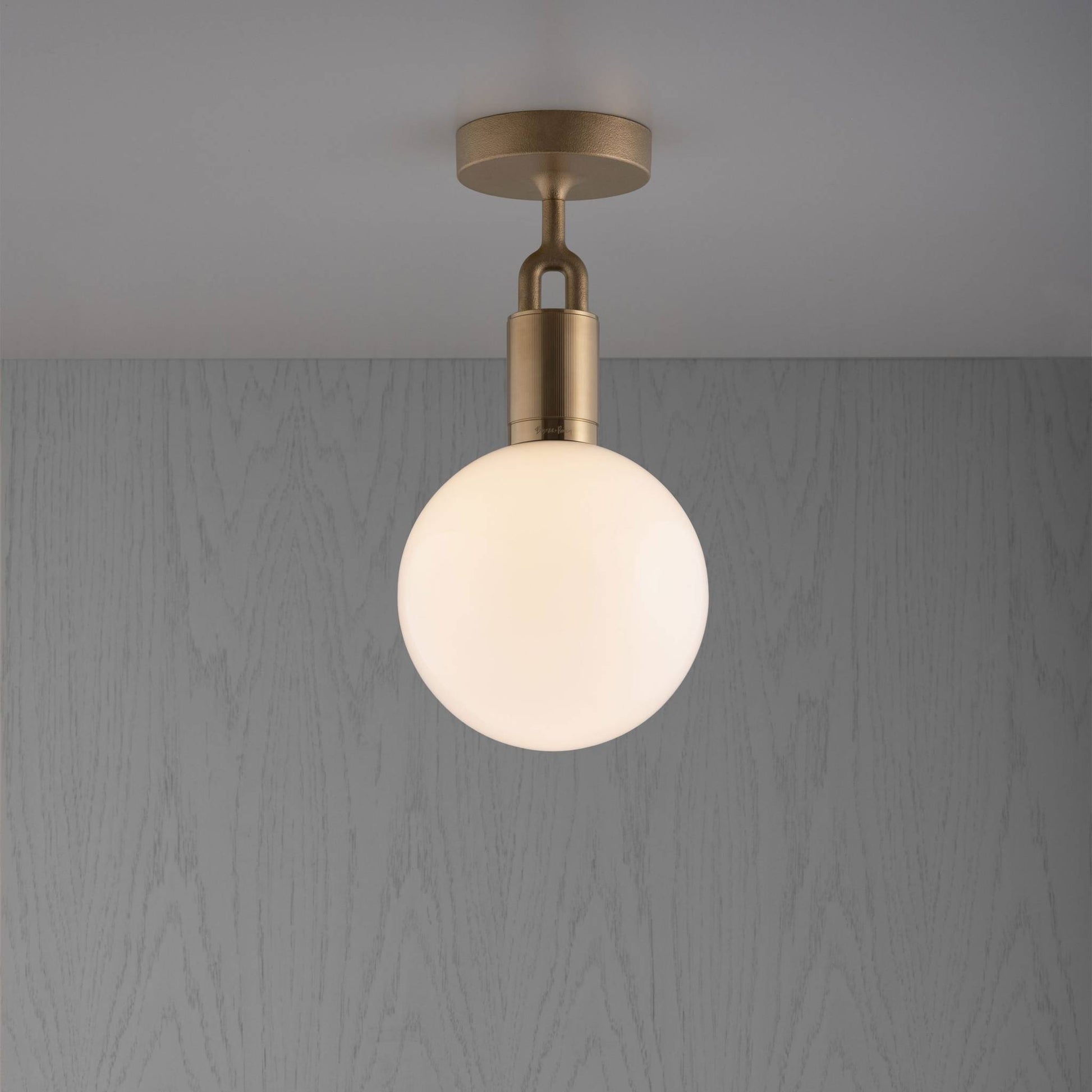 Buster + Punch Forked Ceiling | Plafondlamp Globe Opal | Goud