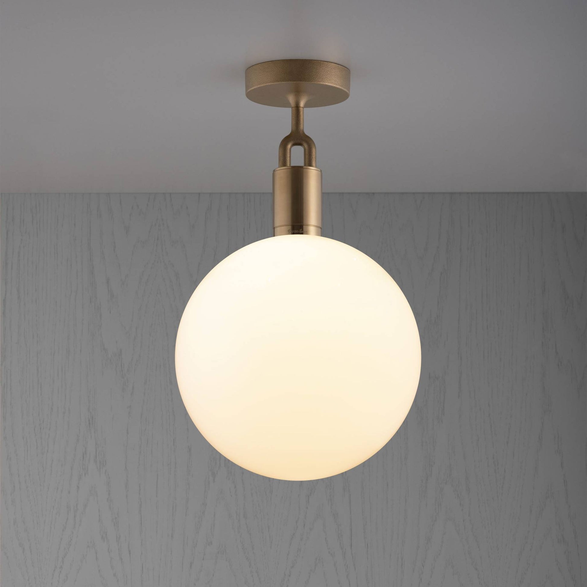 Buster + Punch Forked Ceiling | Plafondlamp Globe Opal | Goud