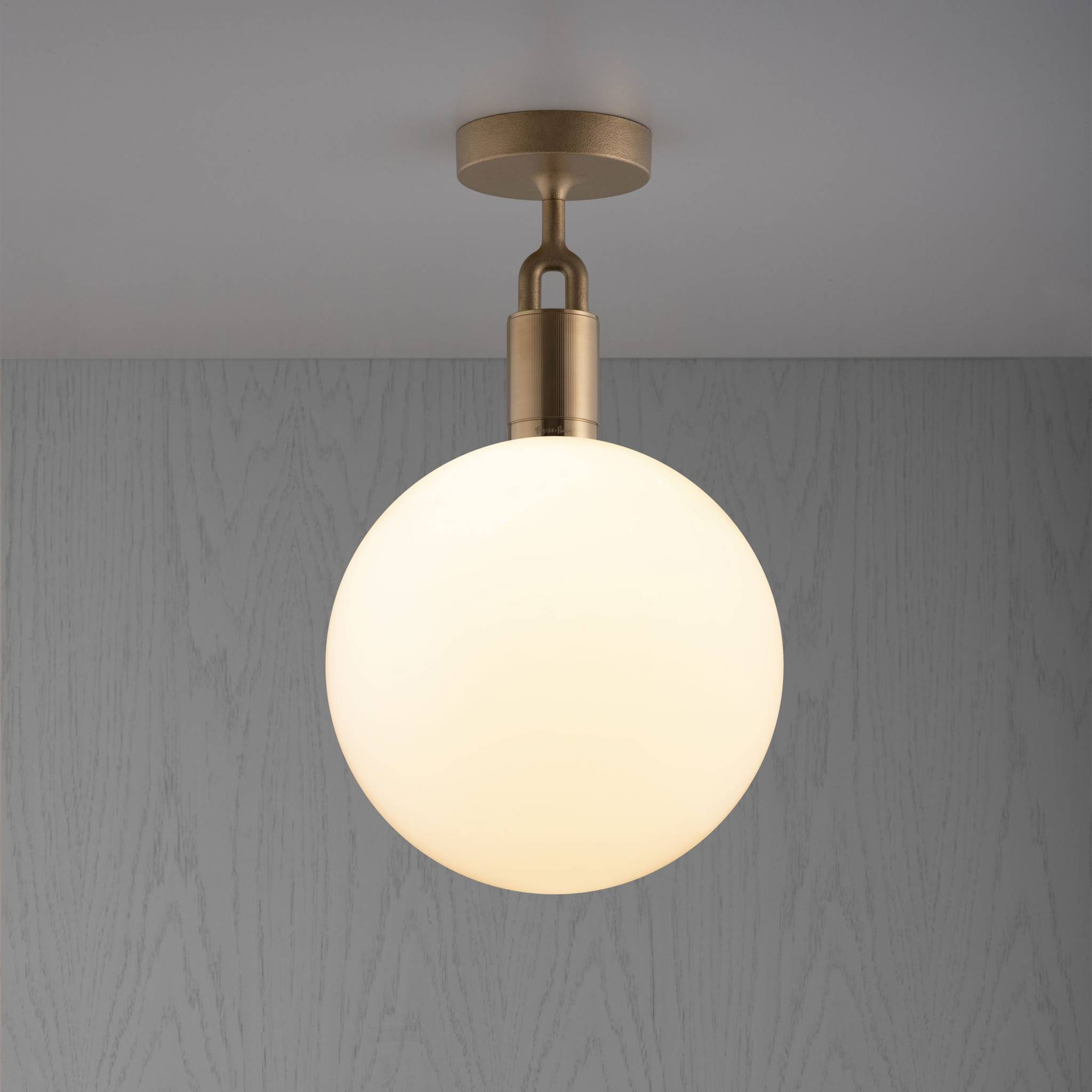 Buster + Punch Forked Ceiling | Plafondlamp Globe Opal | Goud