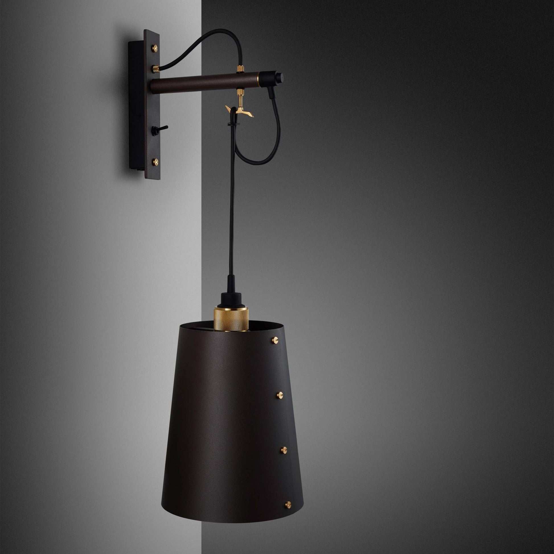 Buster + Punch Hooked Wall Graphite | Wandlamp | Goud
