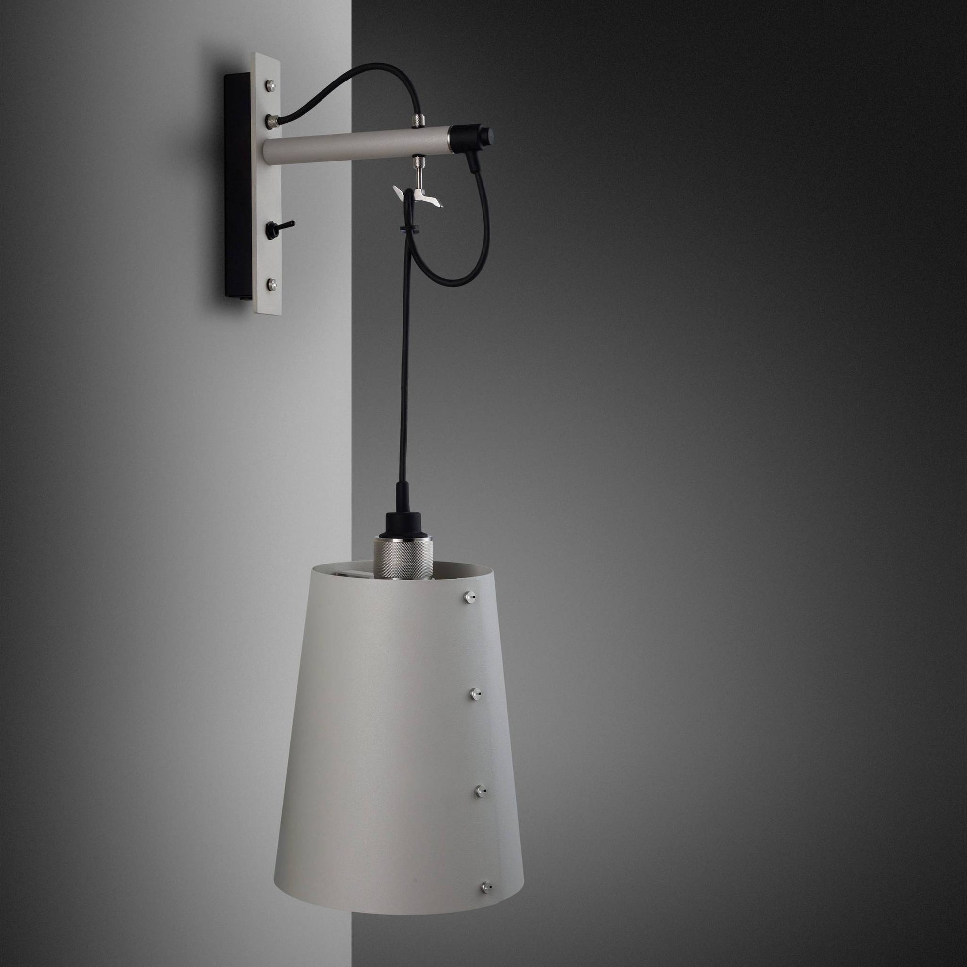 Buster + Punch Hooked Wall Stone | Wandlamp | Steel