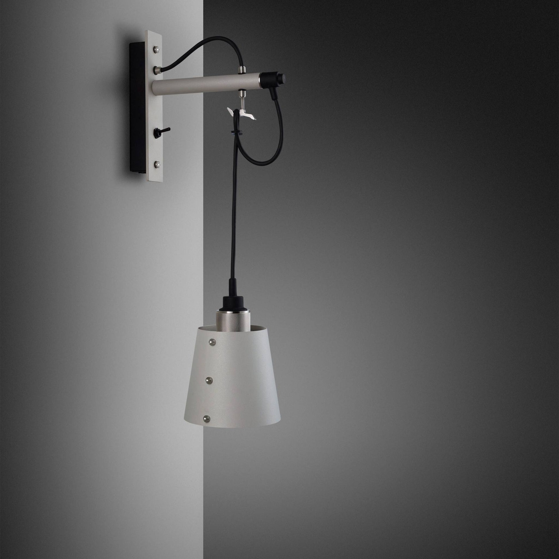 Buster + Punch Hooked Wall Stone | Wandlamp | Steel
