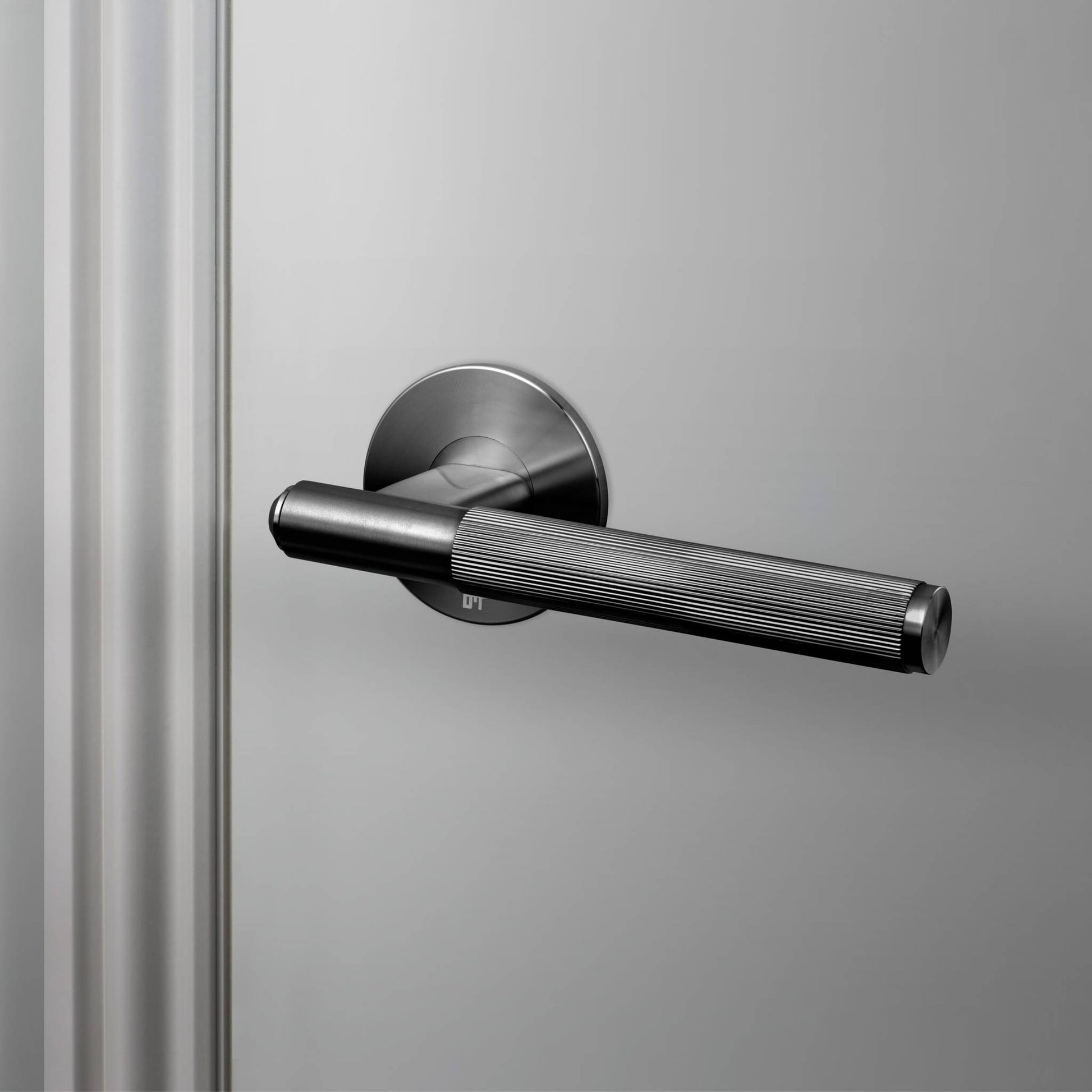 buster + punch linear | vaste deurgreep enkelzijdig | gun metal