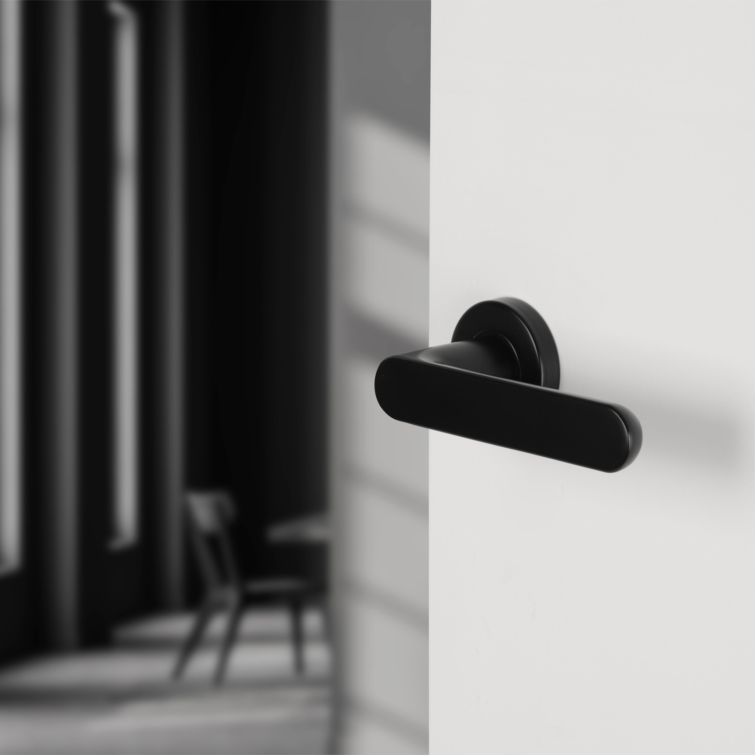 Differnz | Eindhoven deurkruk | rond rozet | zwart