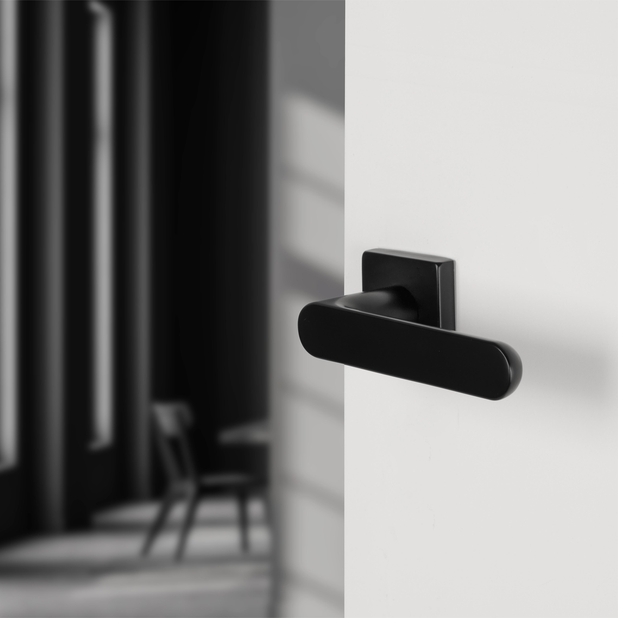 Differnz | Eindhoven deurkruk | vierkant rozet | zwart