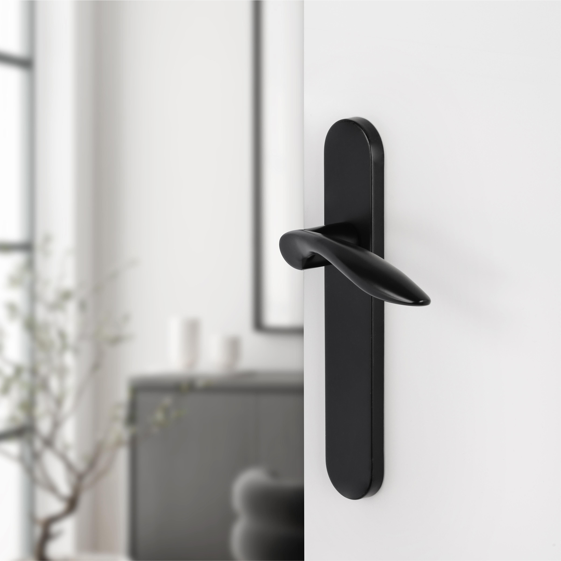 Differnz | Groningen deurkruk | ovaal schild | blind | zwart