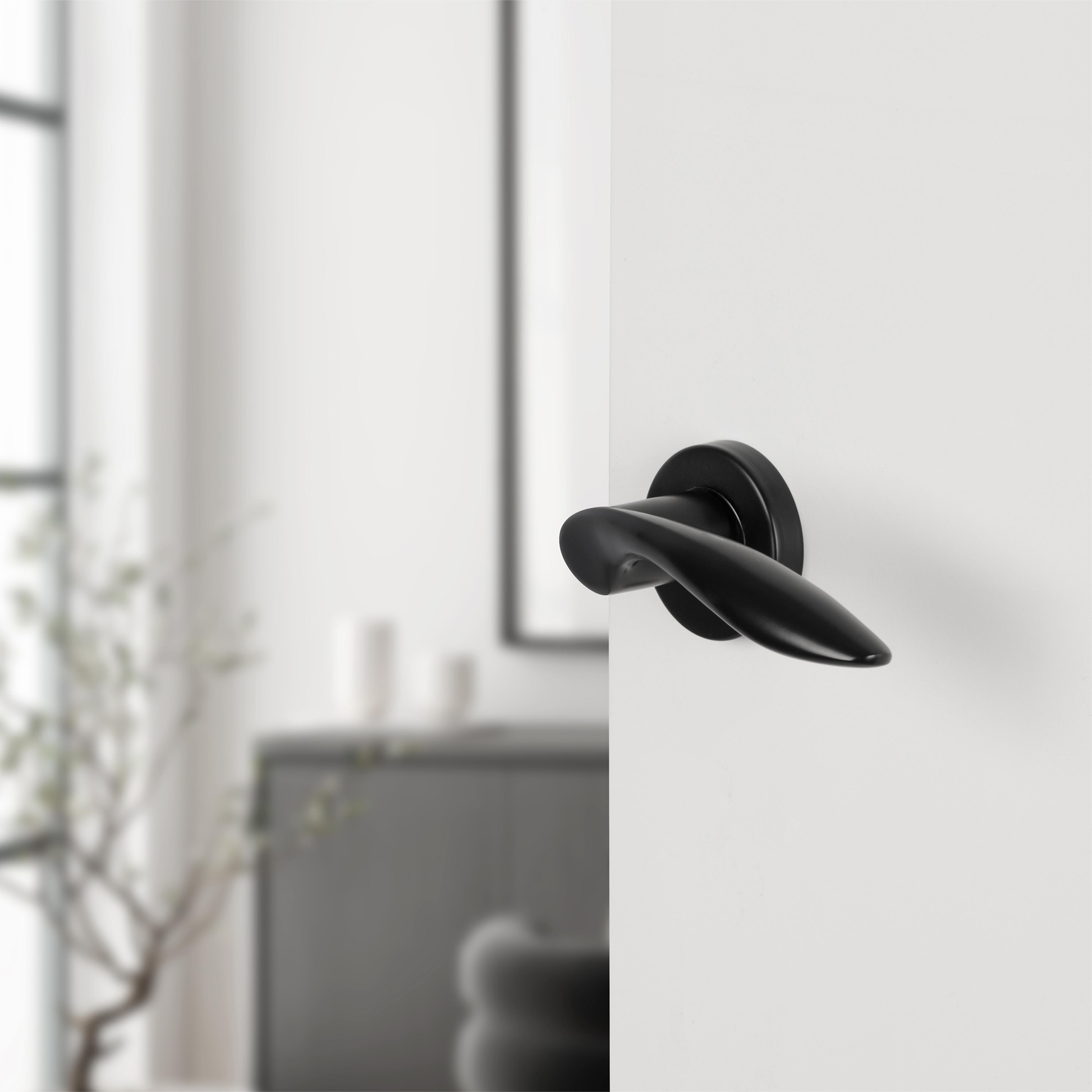 Differnz | Groningen deurkruk | rond rozet | zwart