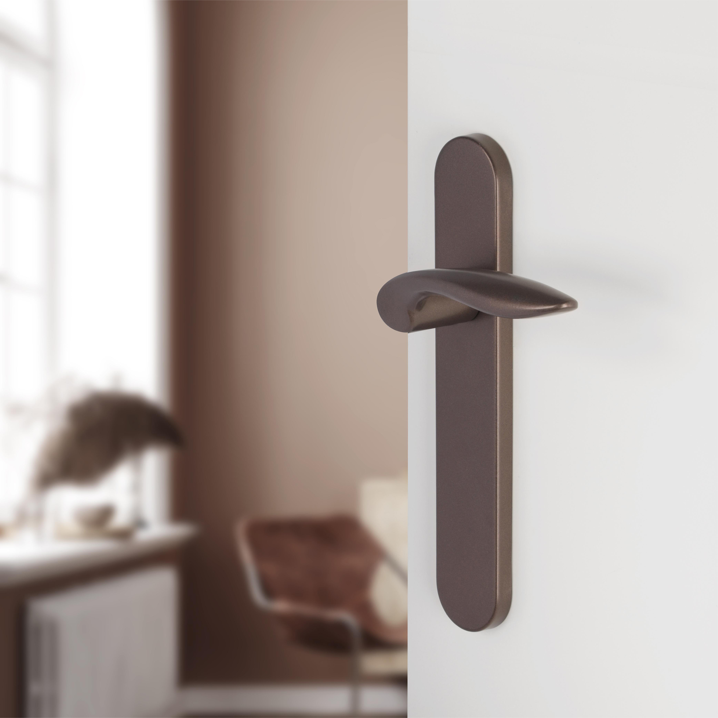 Differnz | Groningen deurkruk | ovaal schild | sleutel 56 mm | brons