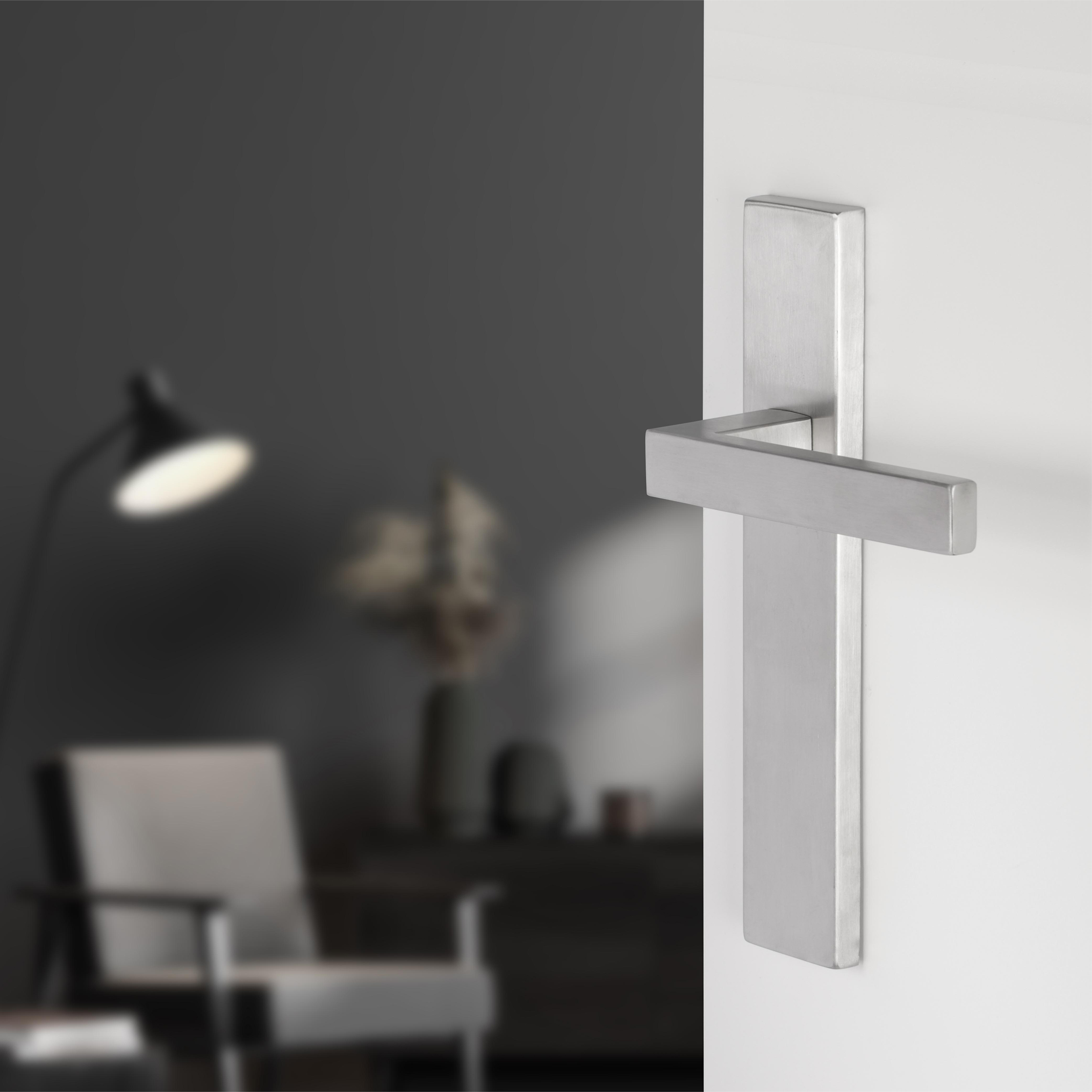 Differnz | Tilburg deurkruk | vierkant schild | blind | mat chroom