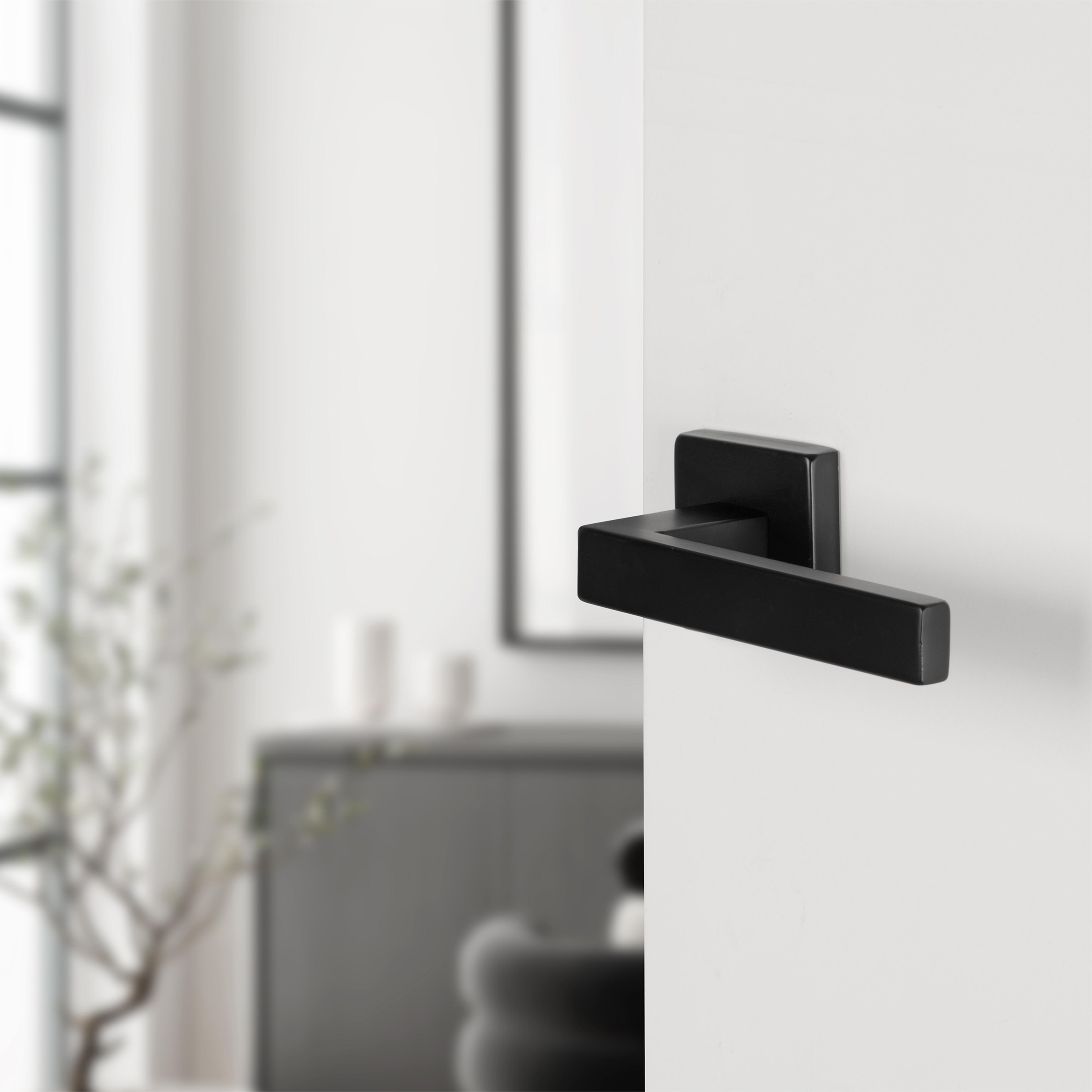 Differnz | Tilburg deurkruk | vierkant rozet | zwart