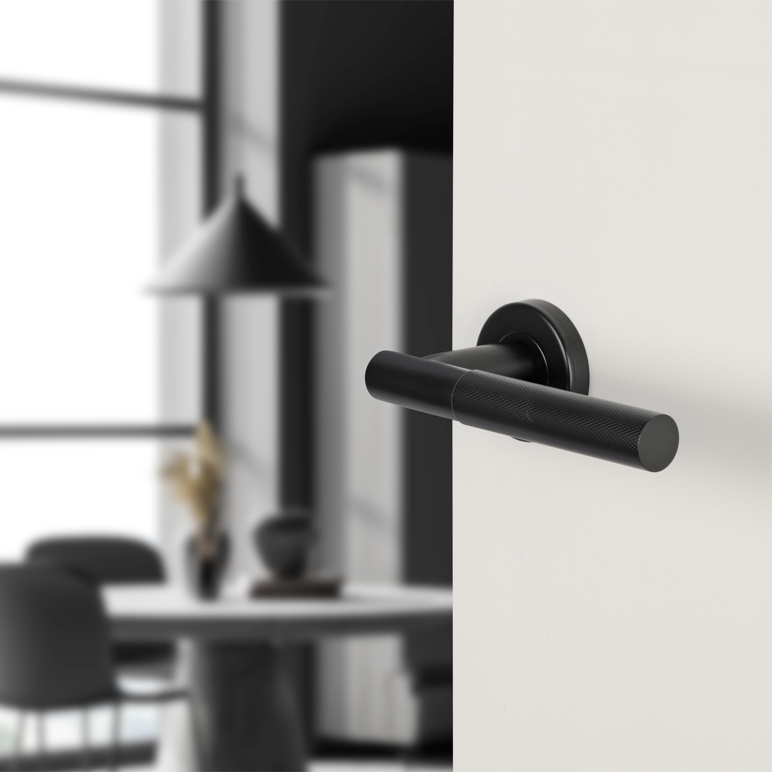 Differnz | Utrecht deurkruk | rond rozet | zwart
