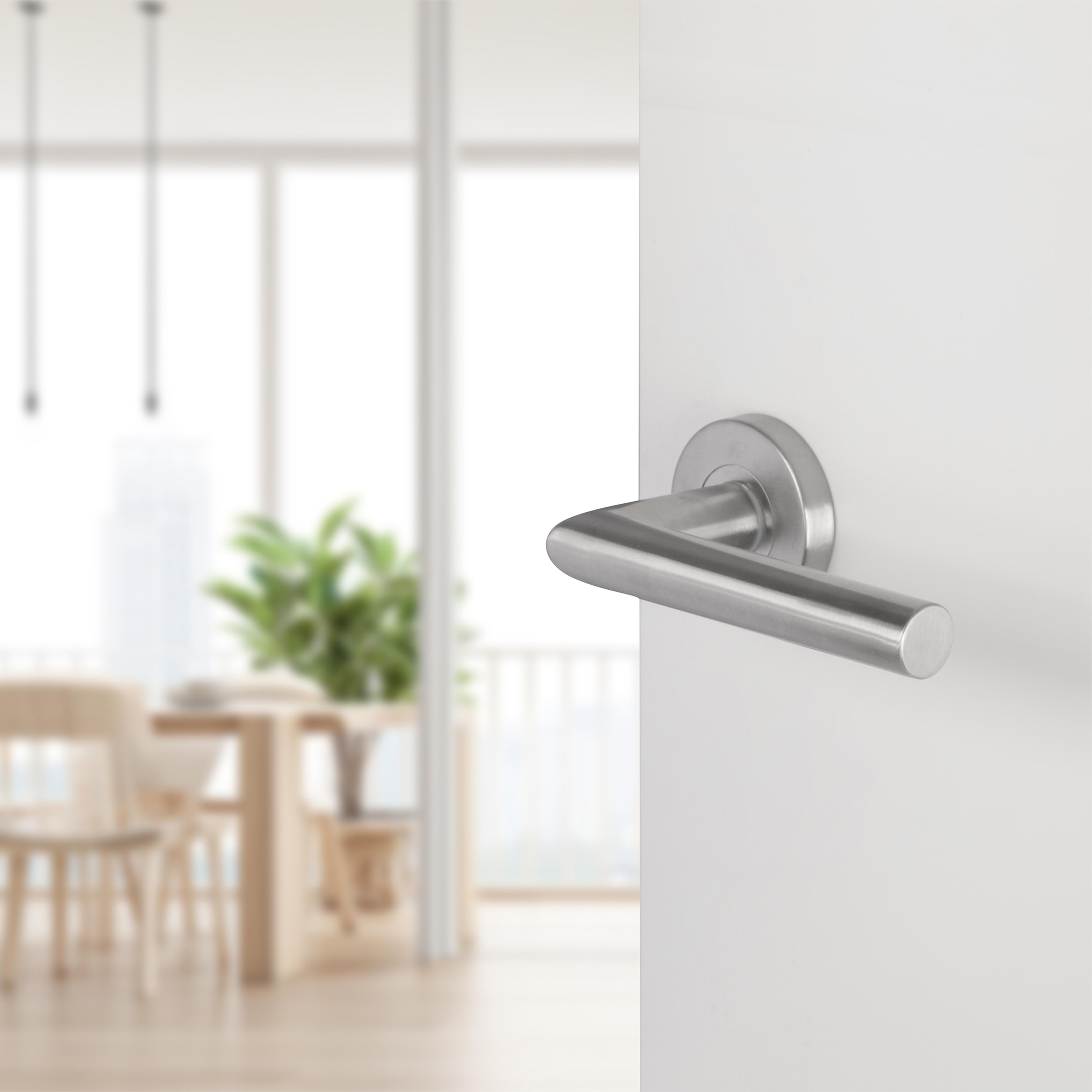 Differnz | Essence deurkruk recht | rond rozet | mat chroom