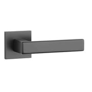 STILE | Deurkruk Miia | op vierkant rozet | Zwart - Deurbeslag-expert