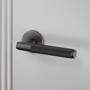 buster + punch cross | deurkruk op rozet (ongeveerd) | smoked bronze
