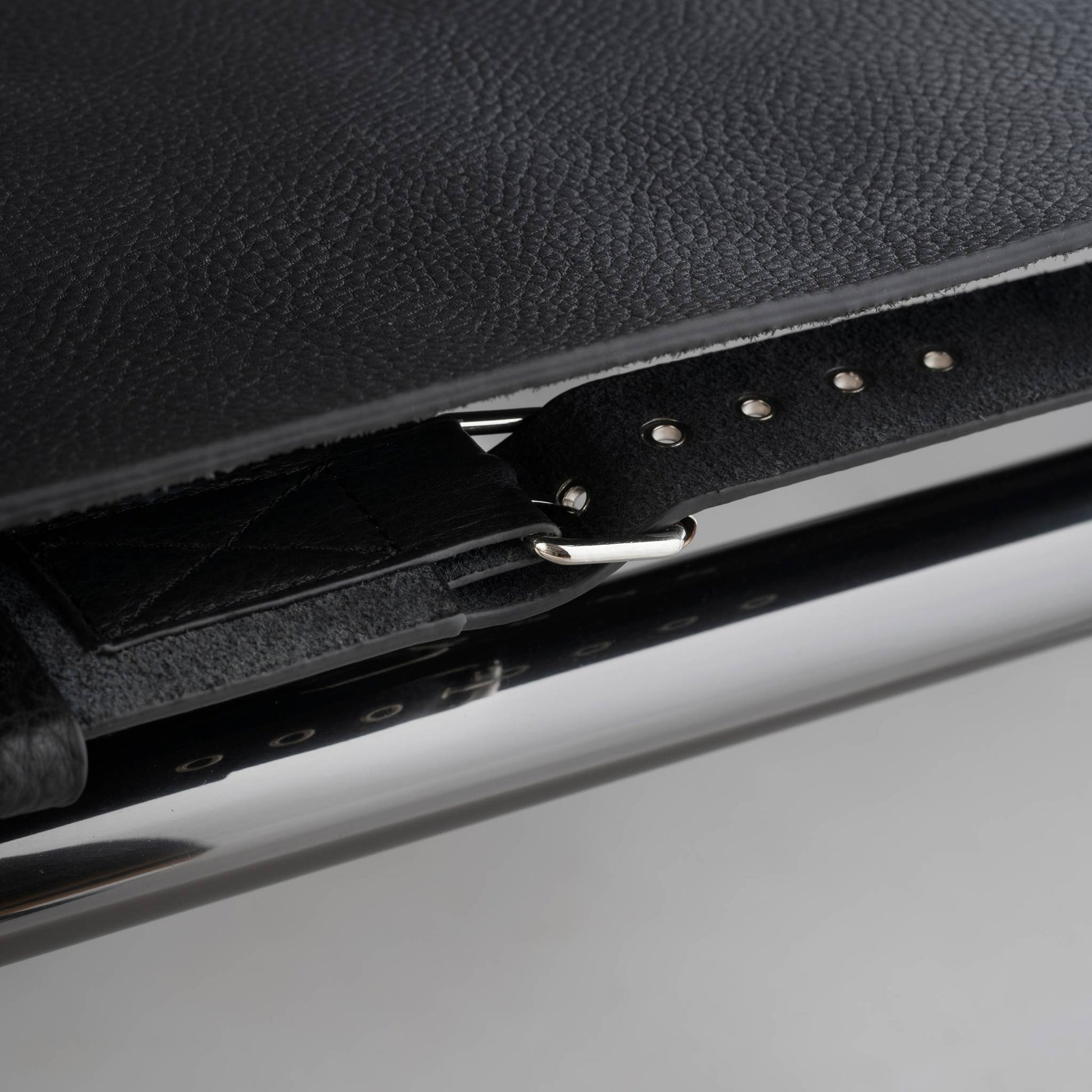 buster + punch | loungestoel the chopper chair | zwart