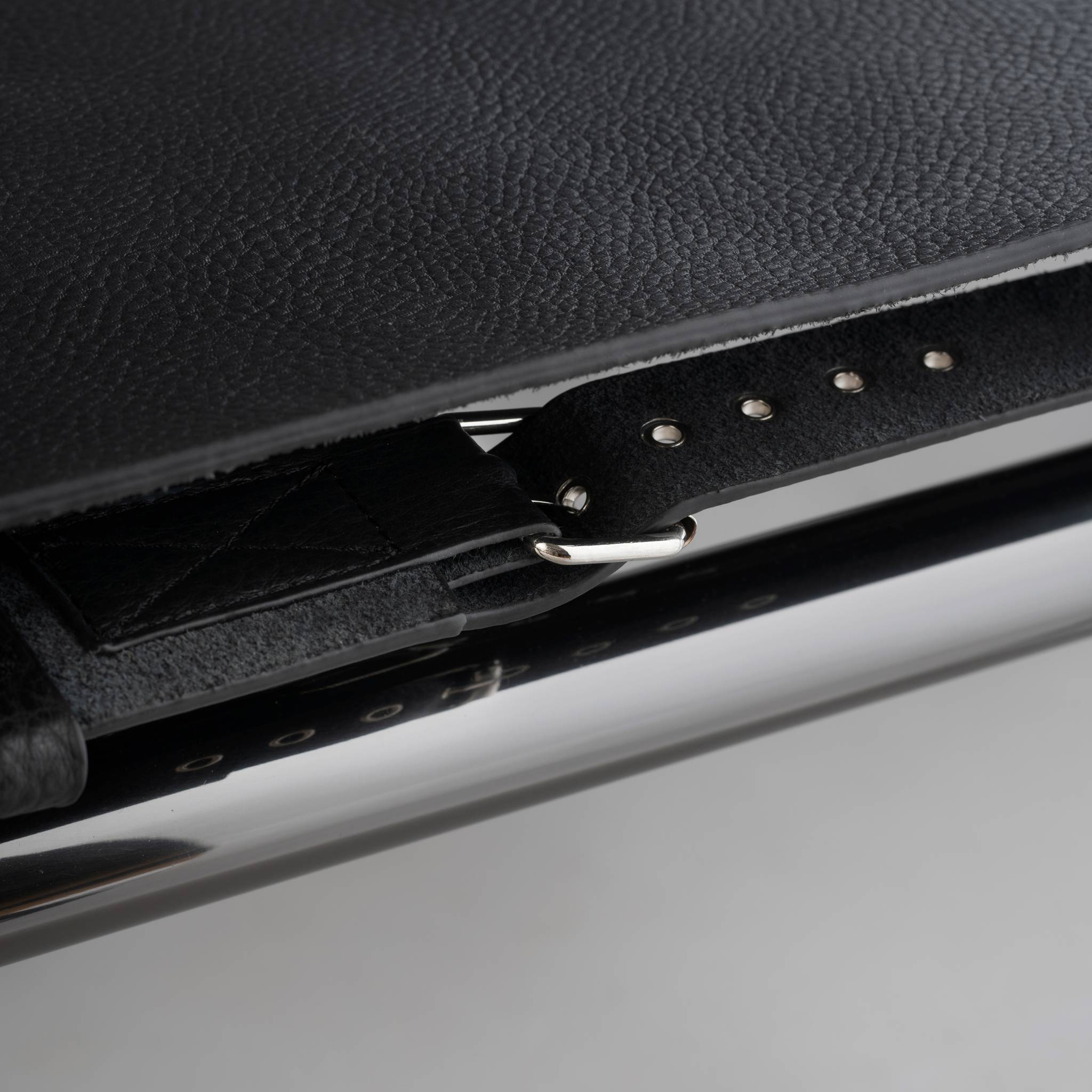 buster + punch | loungestoel the chopper chair | zwart