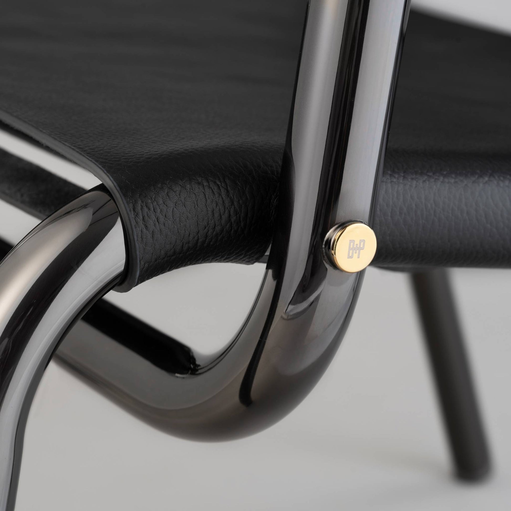 buster + punch | loungestoel the chopper chair | zwart