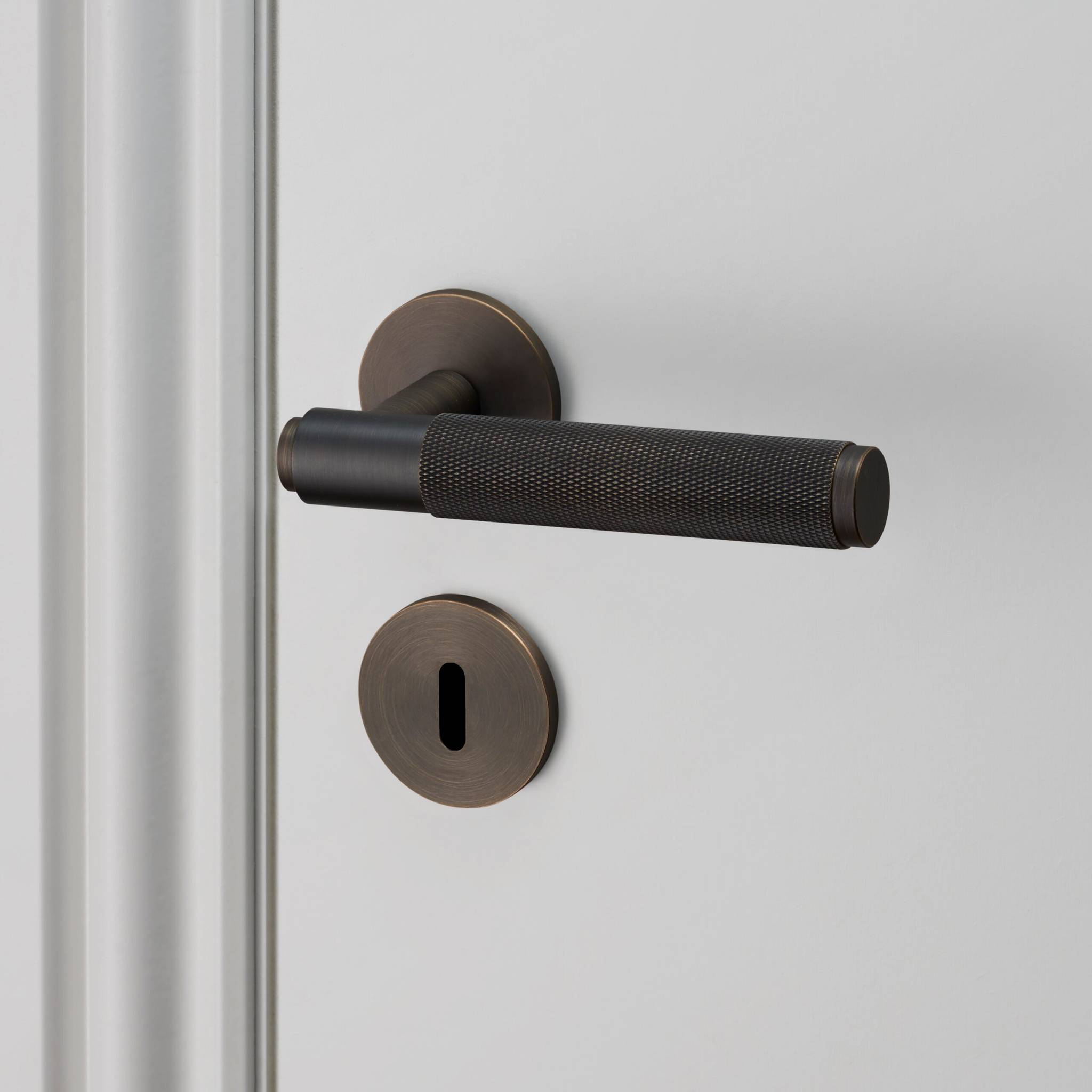 buster + punch | sleutelrozet | smoked bronze