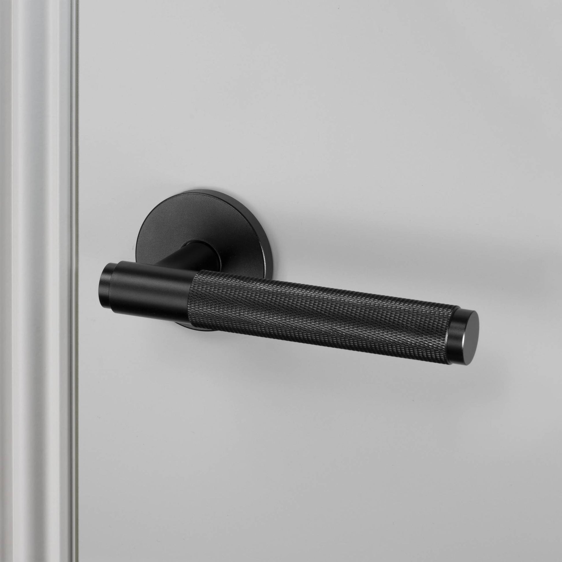 buster + punch cross | deurkruk op rozet | black
