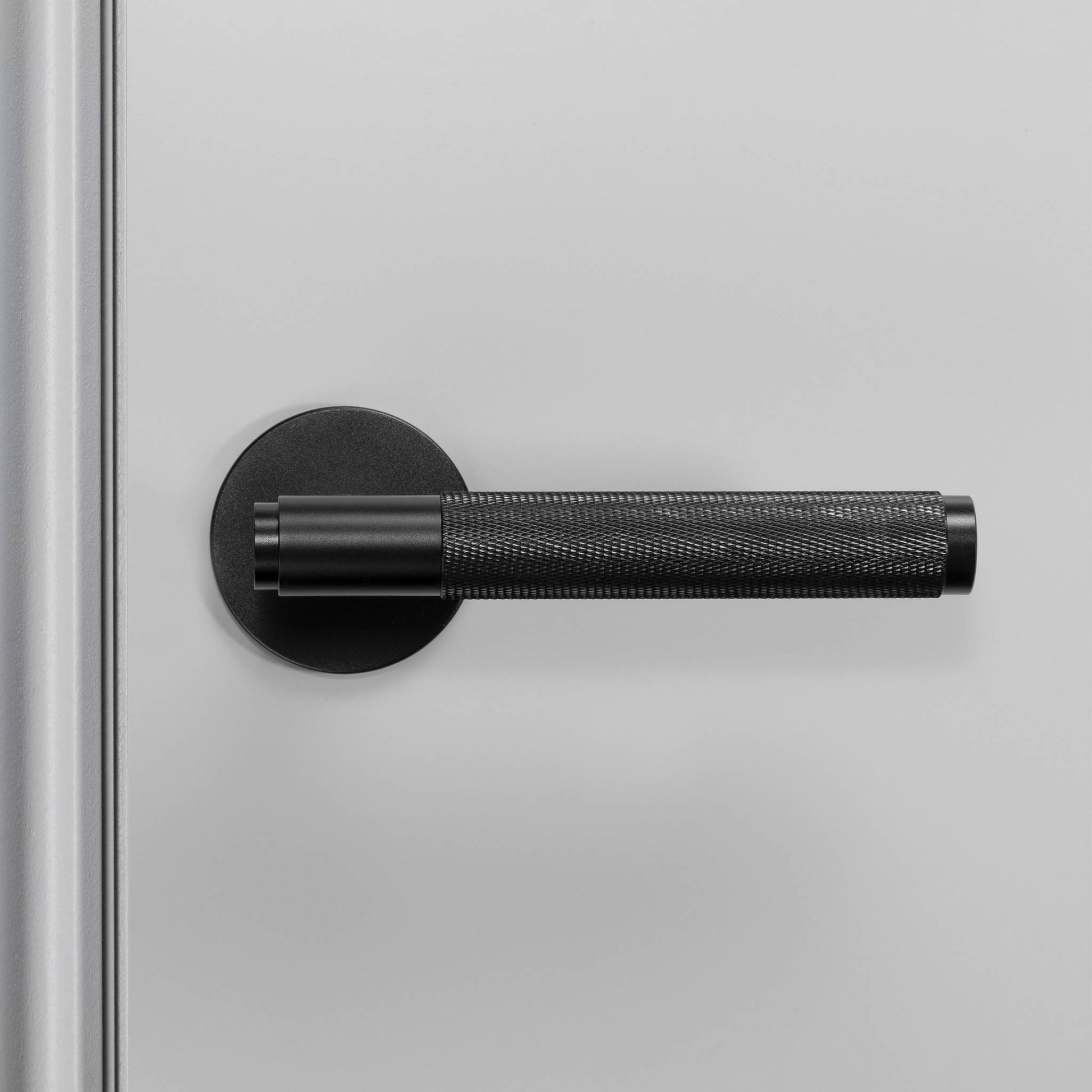buster + punch cross | deurkruk op rozet | black