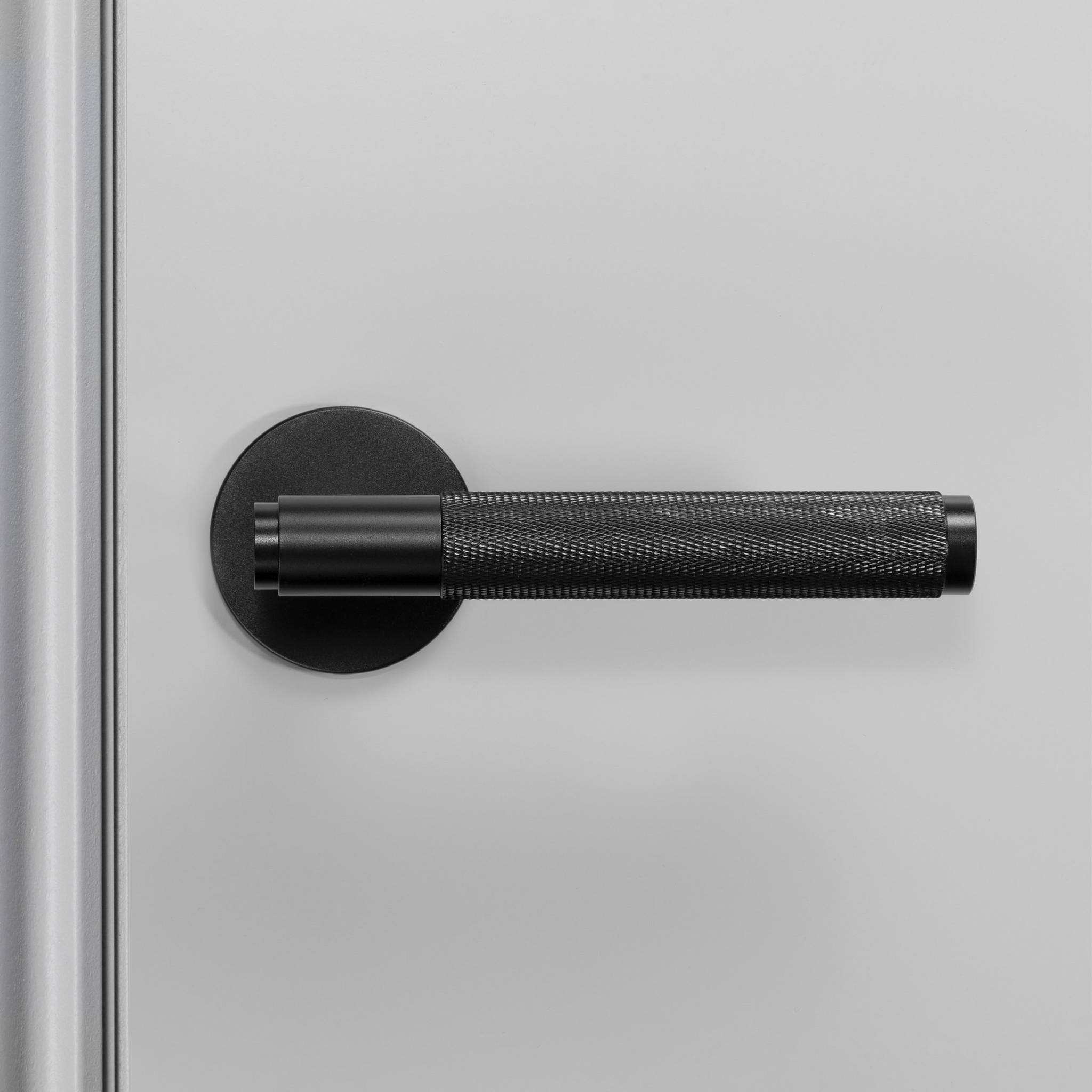 buster + punch cross | deurkruk op rozet | black