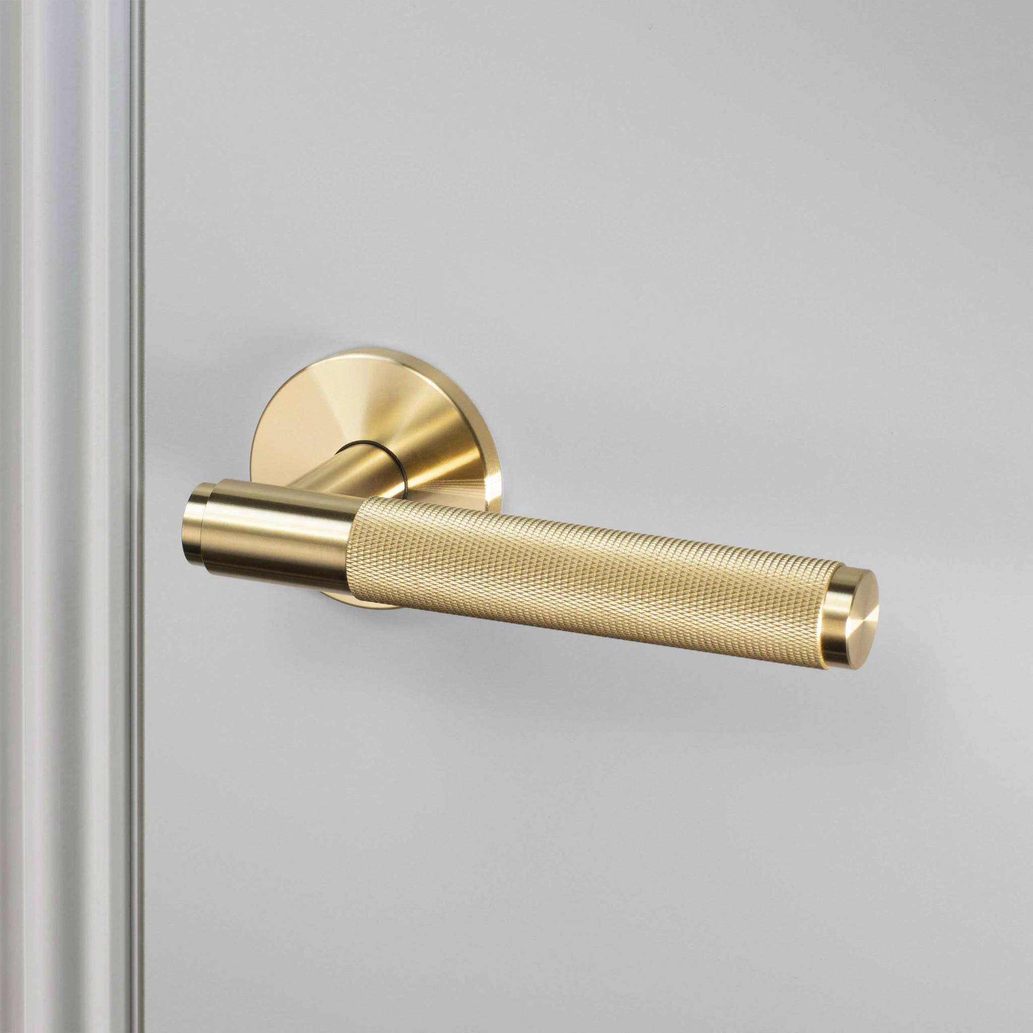 buster + punch cross | deurkruk op rozet | brass
