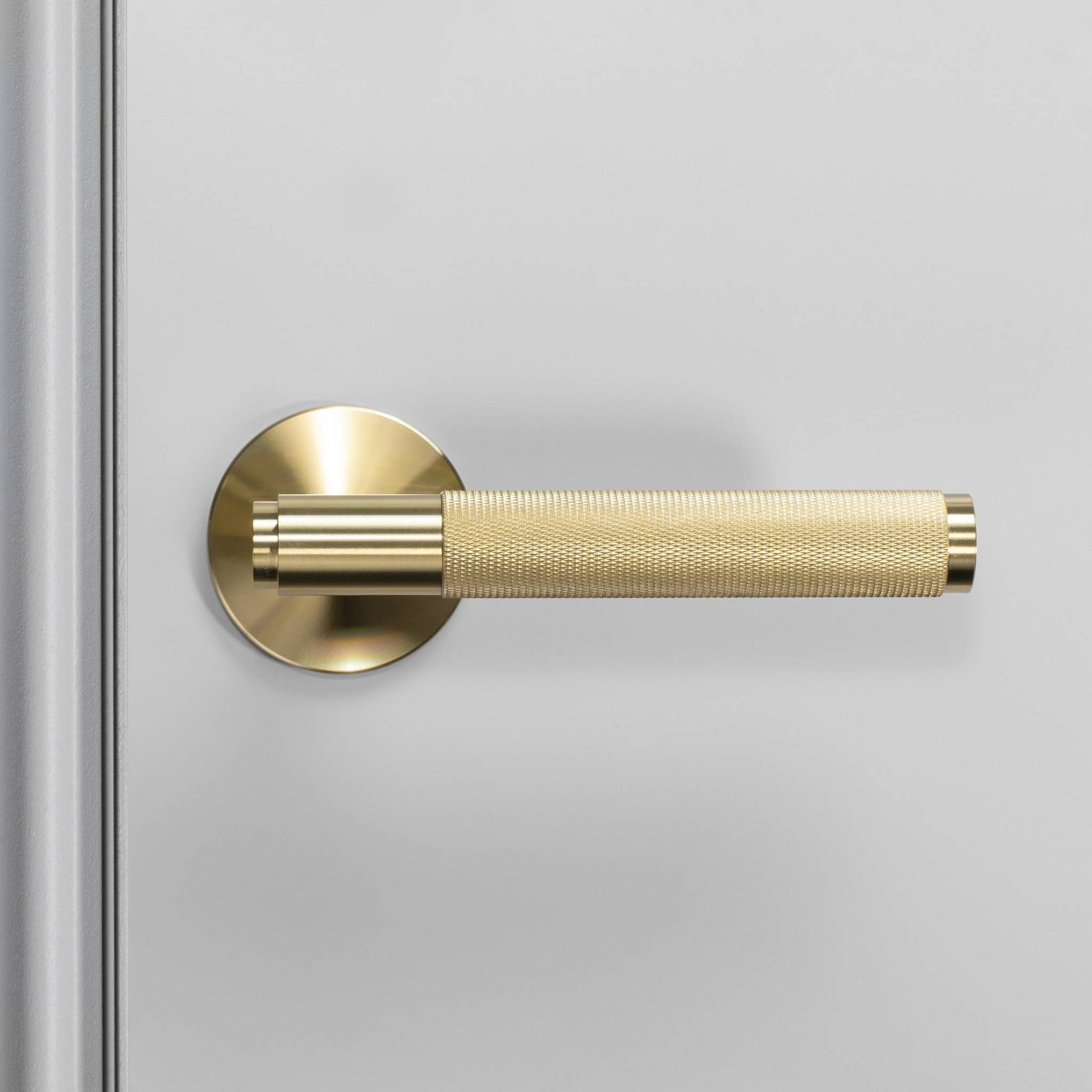 buster + punch cross | deurkruk op rozet | brass
