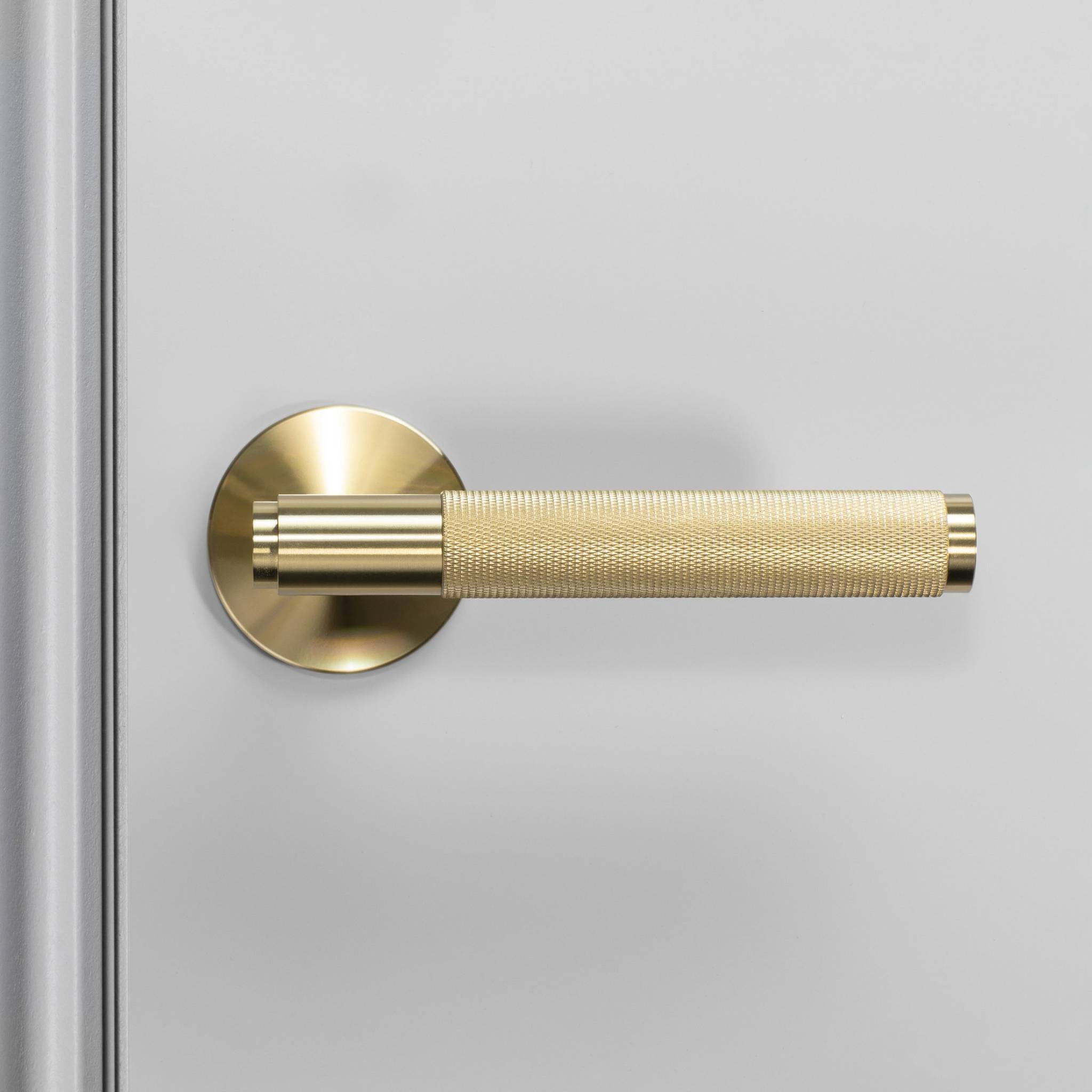 buster + punch cross | deurkruk op rozet | brass