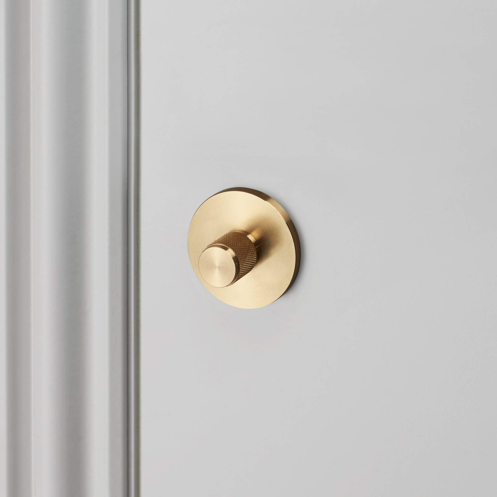 buster + punch cross | thumbturn-/wc-slot | brass