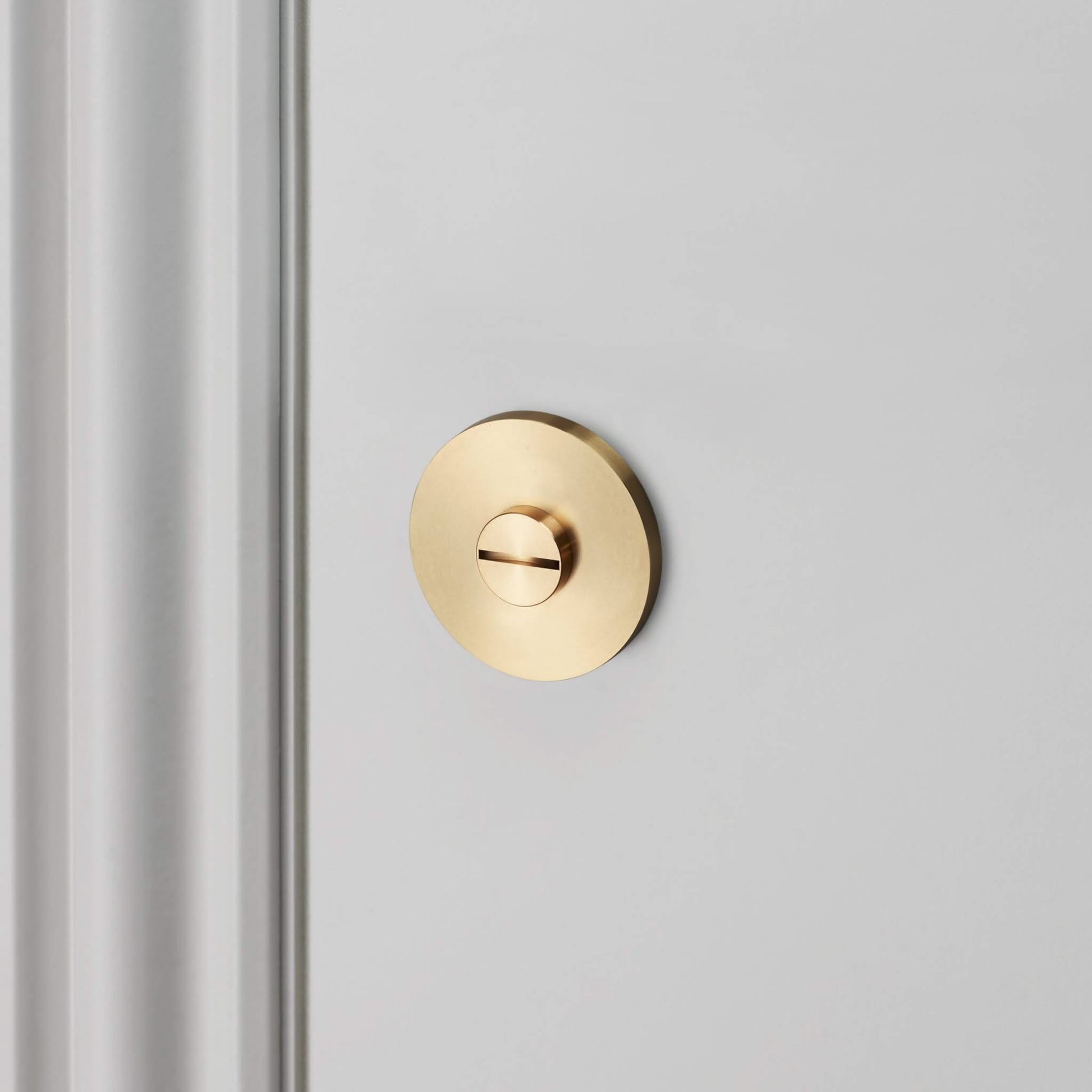 buster + punch cross | thumbturn-/wc-slot | brass