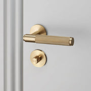 buster + punch cross | deurkruk met wc-/thumbturnslot (38mm) | brass