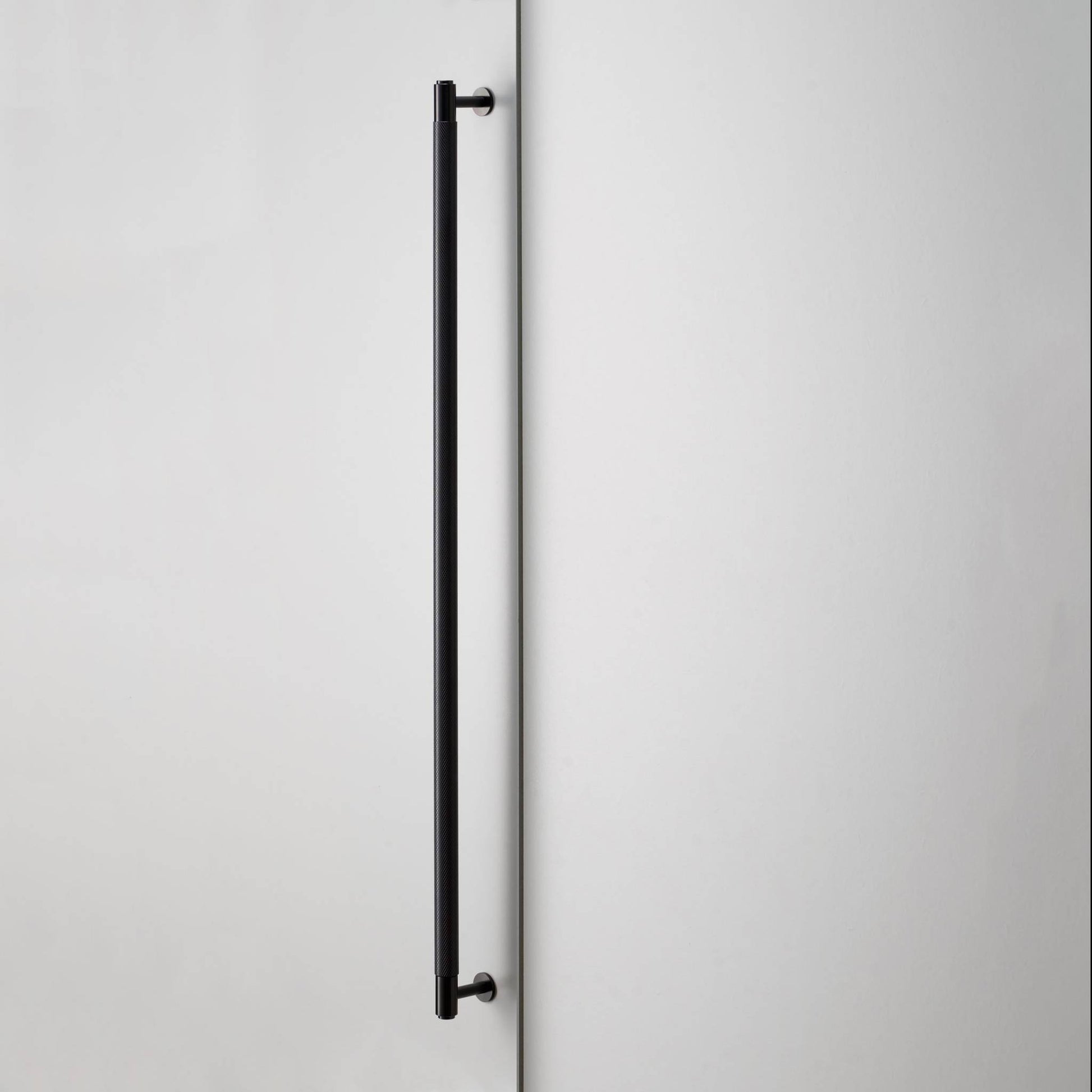 buster + punch cross | kastgreep | black