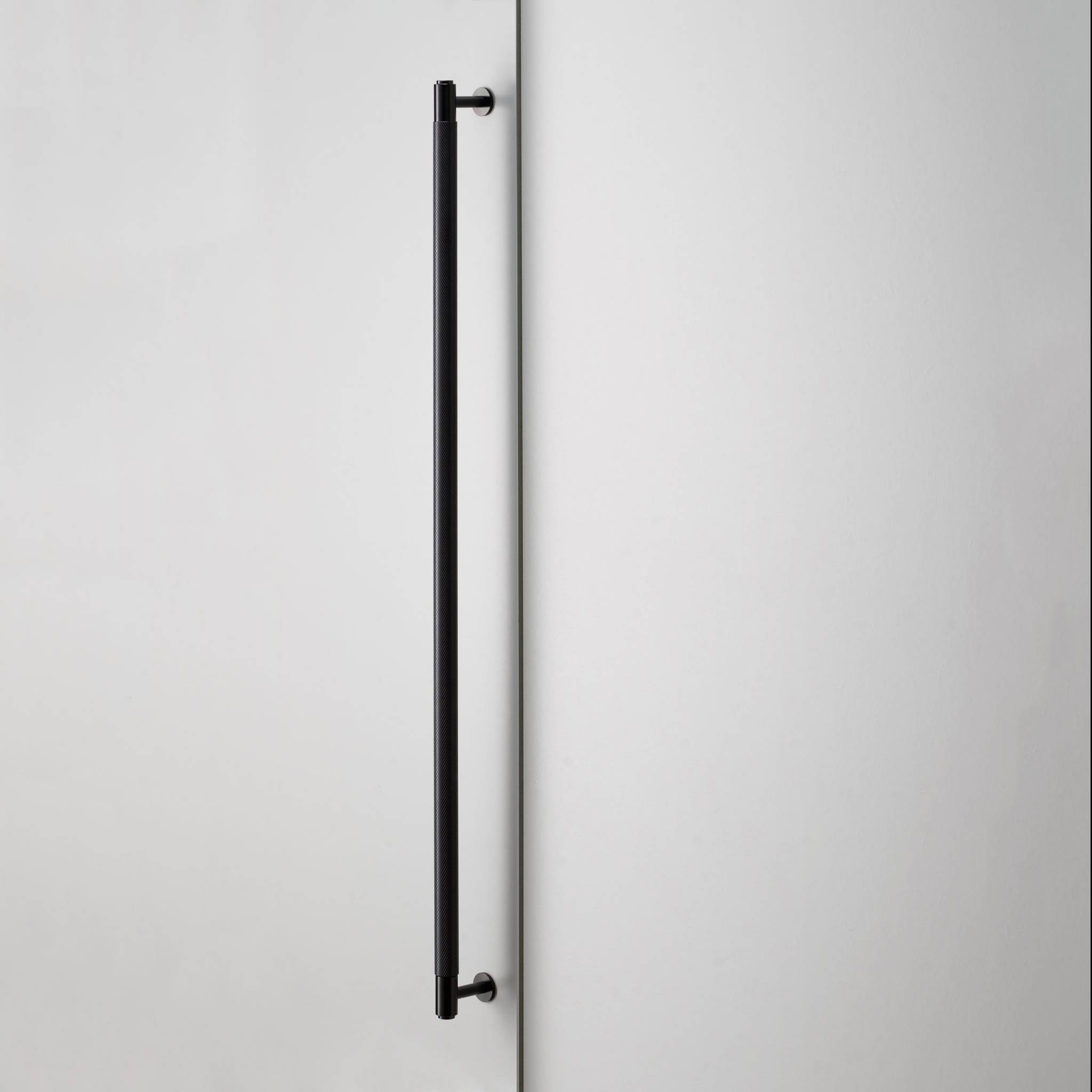 buster + punch cross | kastgreep | black