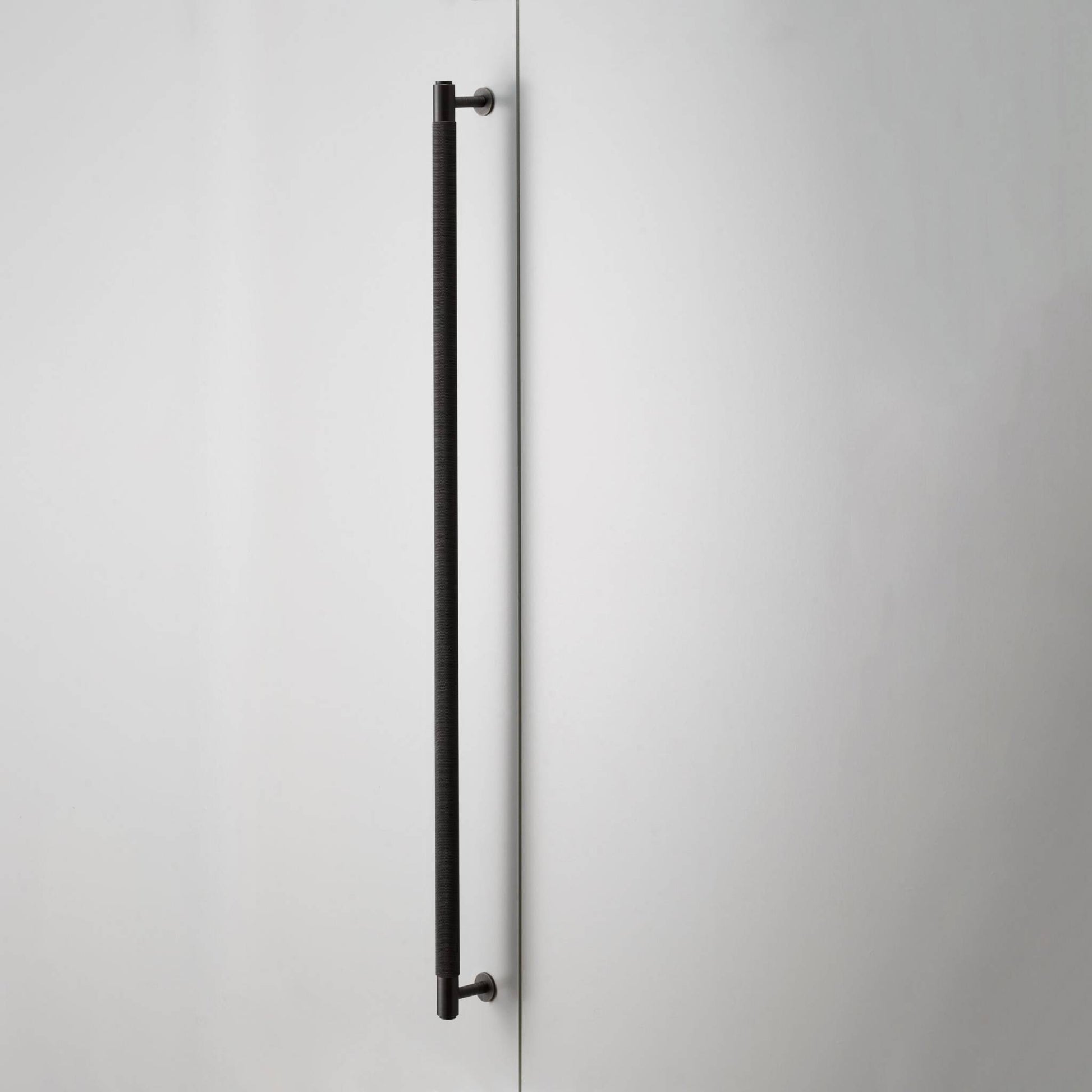 buster + punch cross | kastgreep | smoked bronze