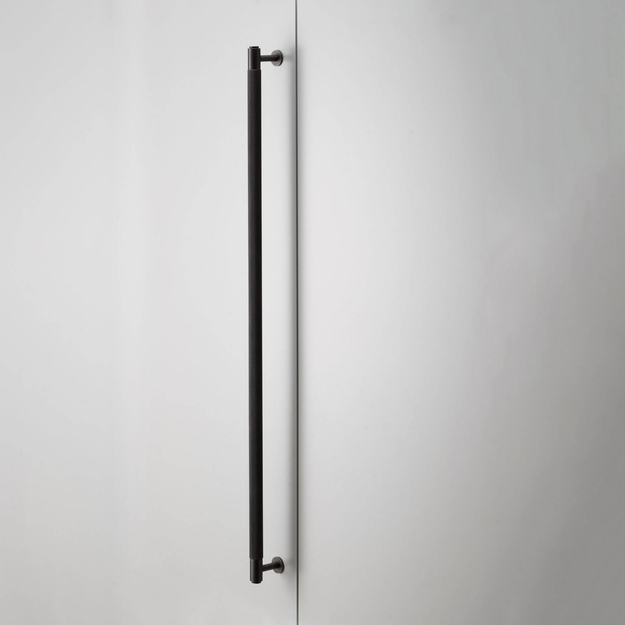buster + punch cross | kastgreep | smoked bronze