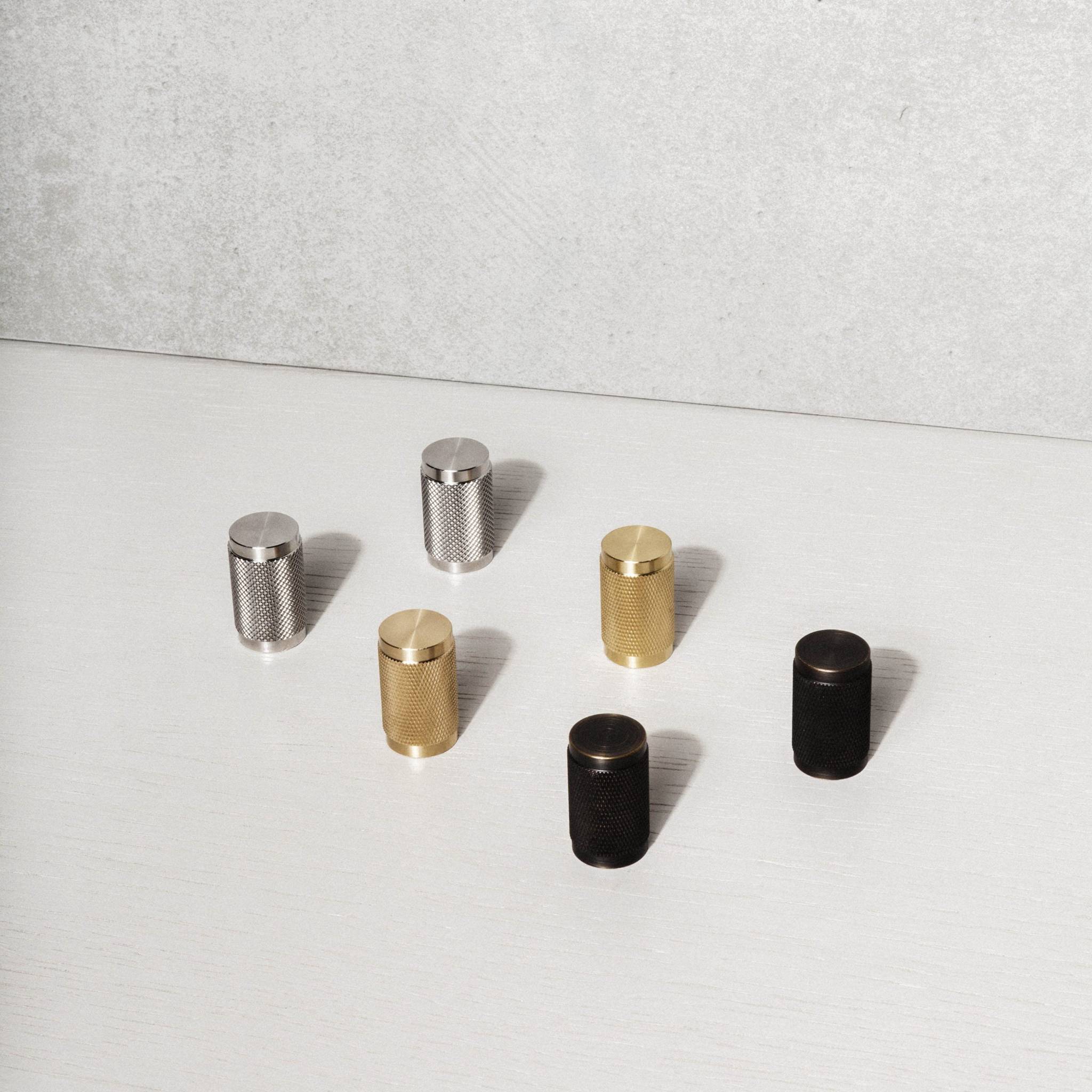 buster + punch cross | meubelknop | smoked bronze