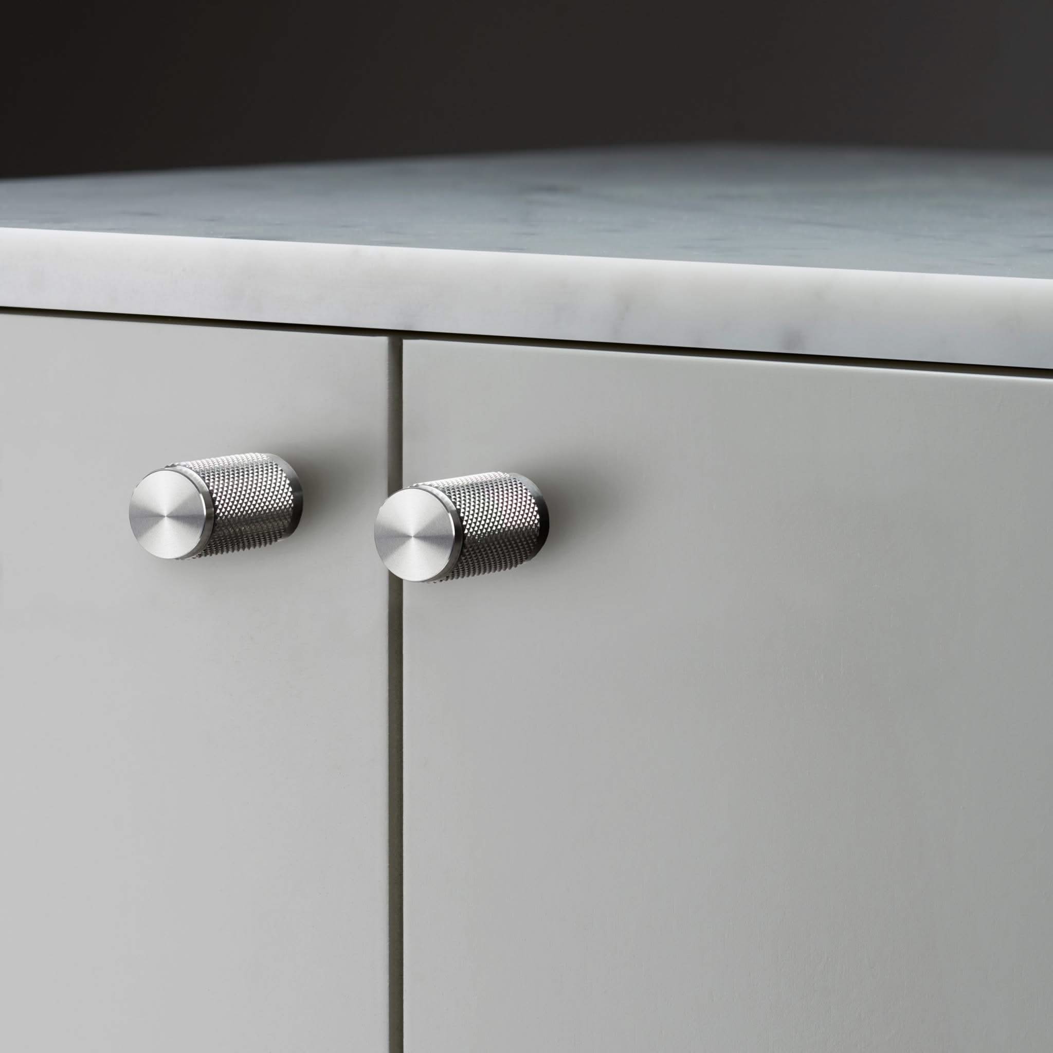 buster + punch cross | meubelknop | steel