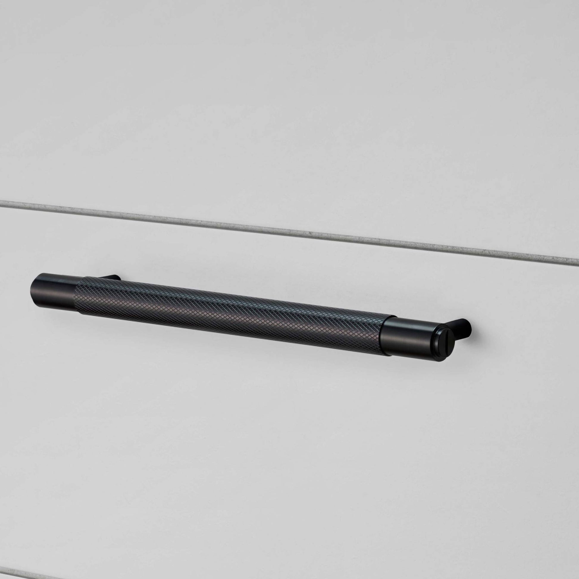 buster + punch cross | meubelgreep | black
