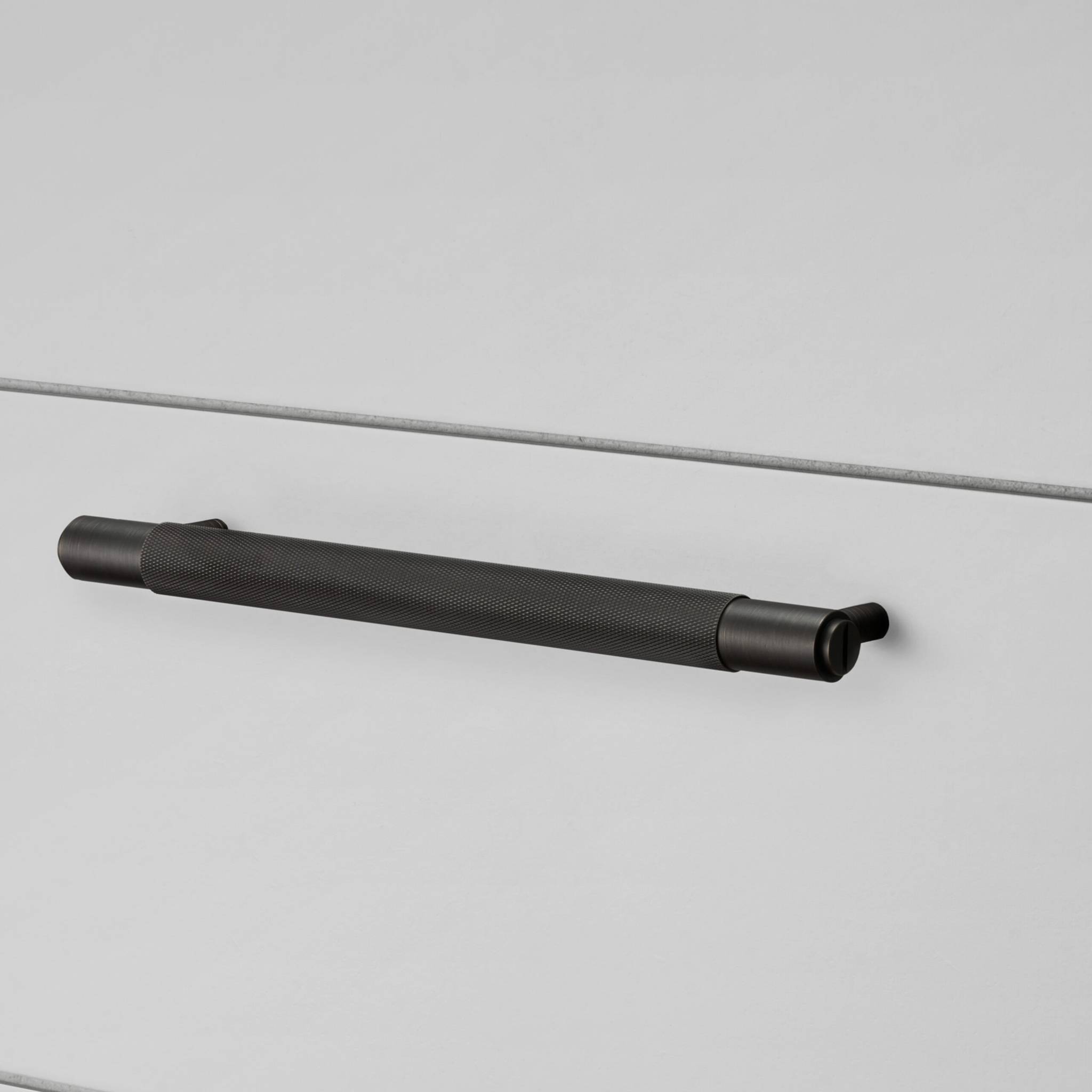 buster + punch cross | meubelgreep | smoked bronze
