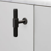 buster + punch cross | meubelgreep t-bar | smoked bronze