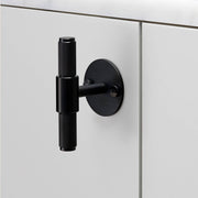 buster + punch cross | meubelgreep t-bar op rozet | black